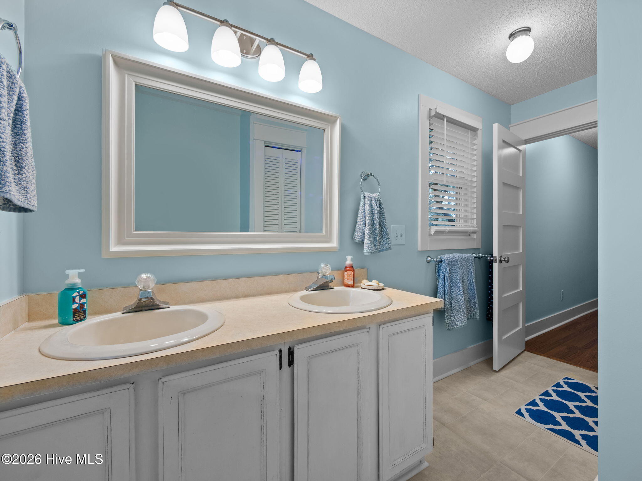 100547996 | Photo 38