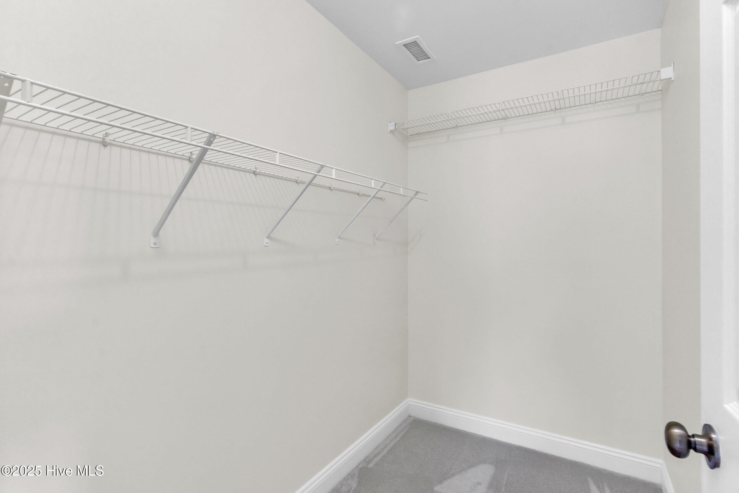 100546331 | Photo 18