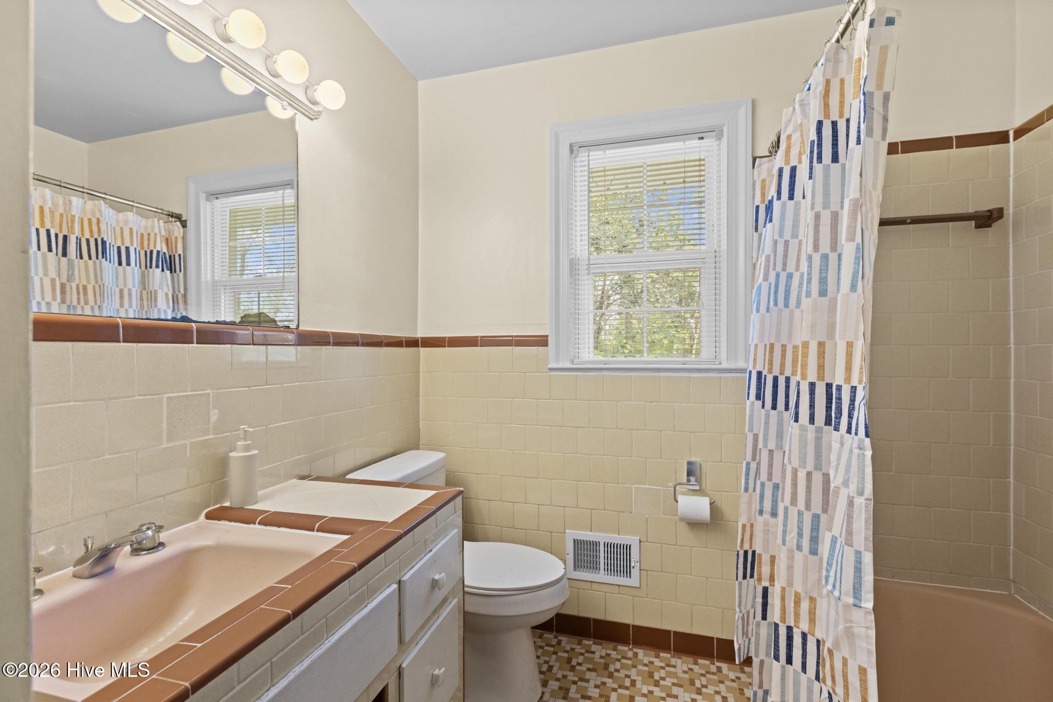 100562948 | Photo 17