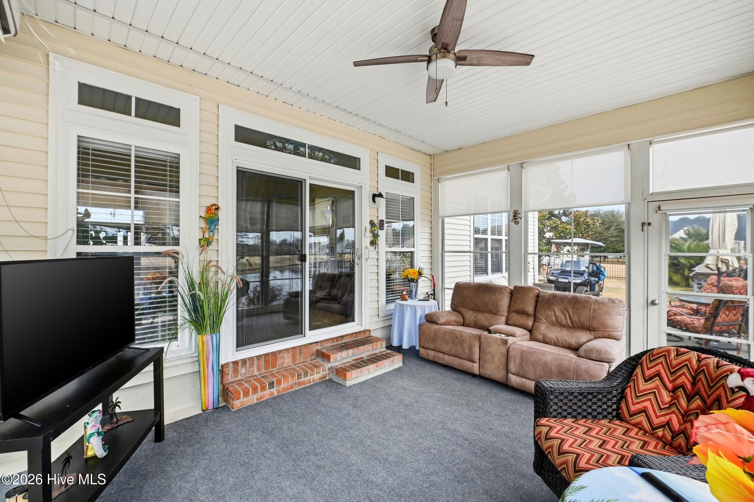 100553802 | Photo 38