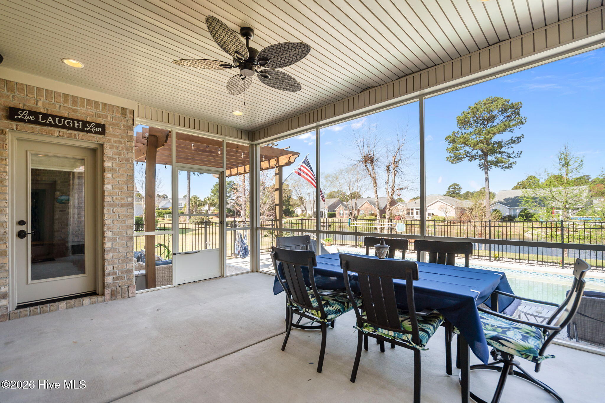 100563487 | Photo 51