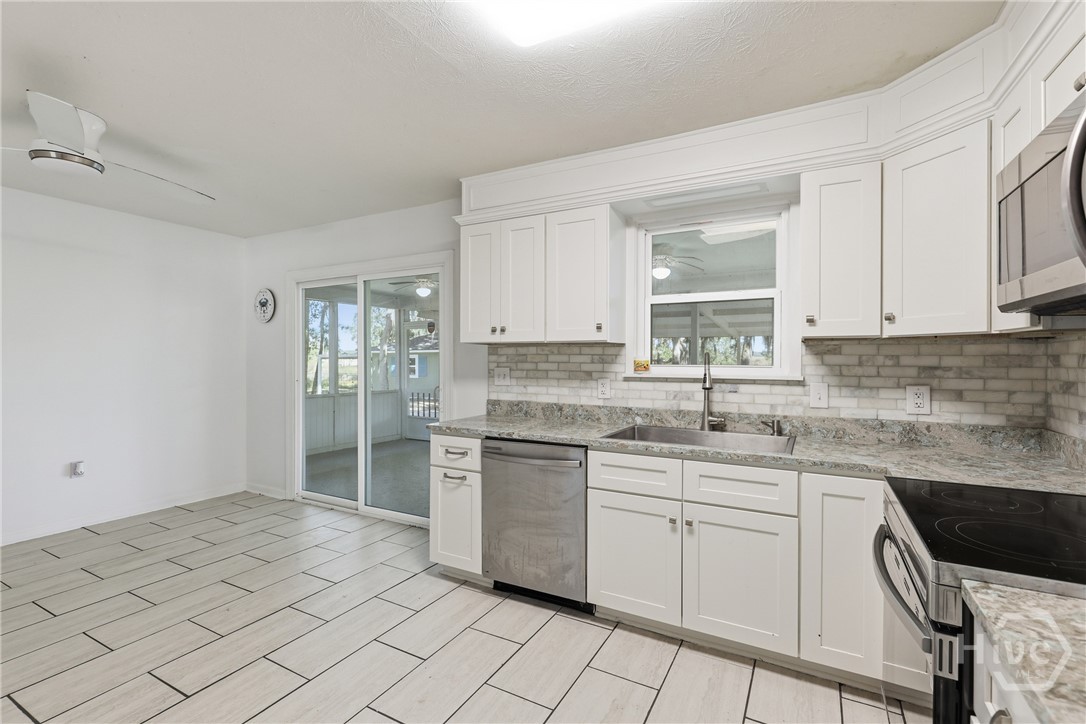 Kitchen and breakfast nook