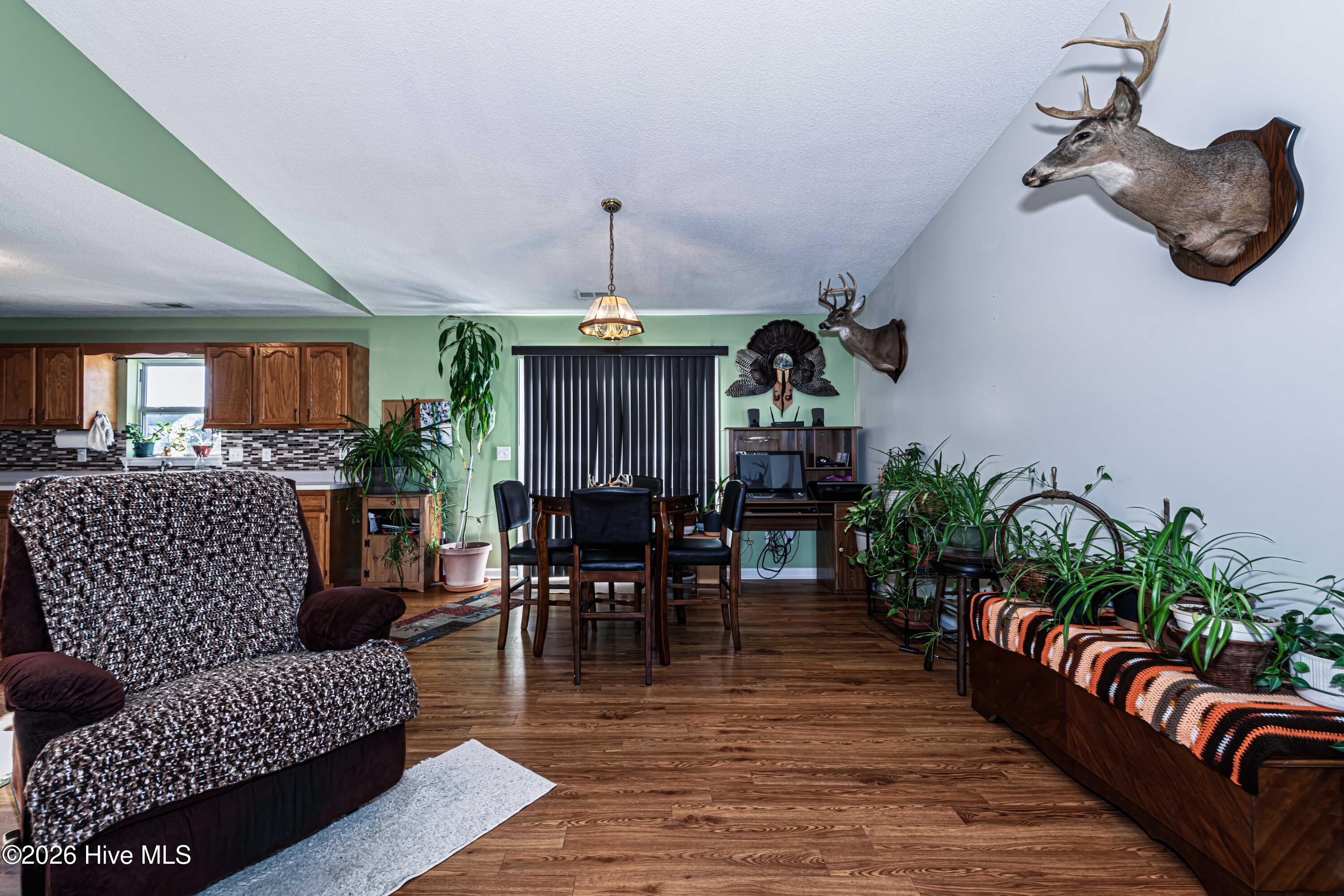 100550368 | Photo 14