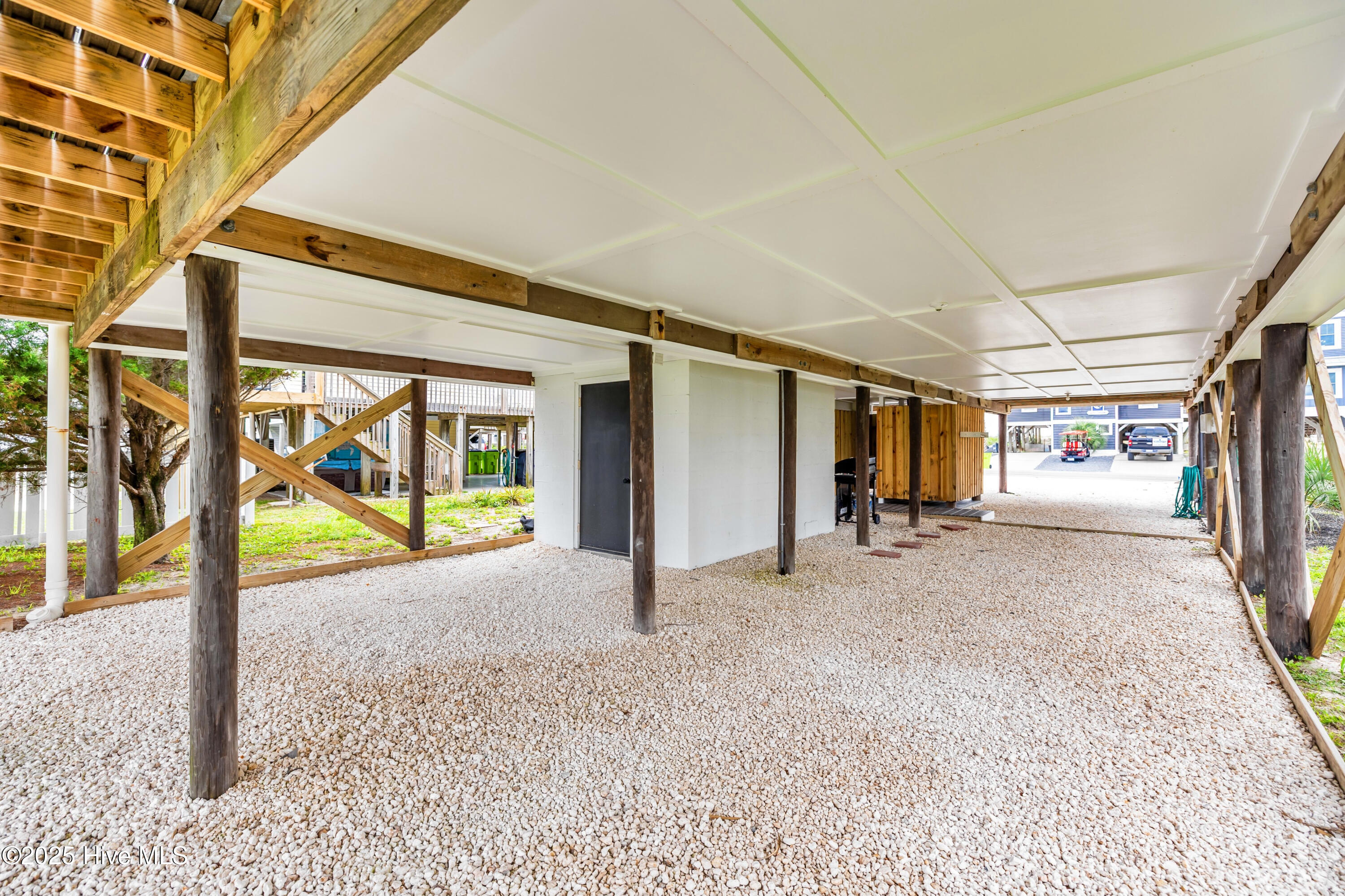 100550005 | Photo 30