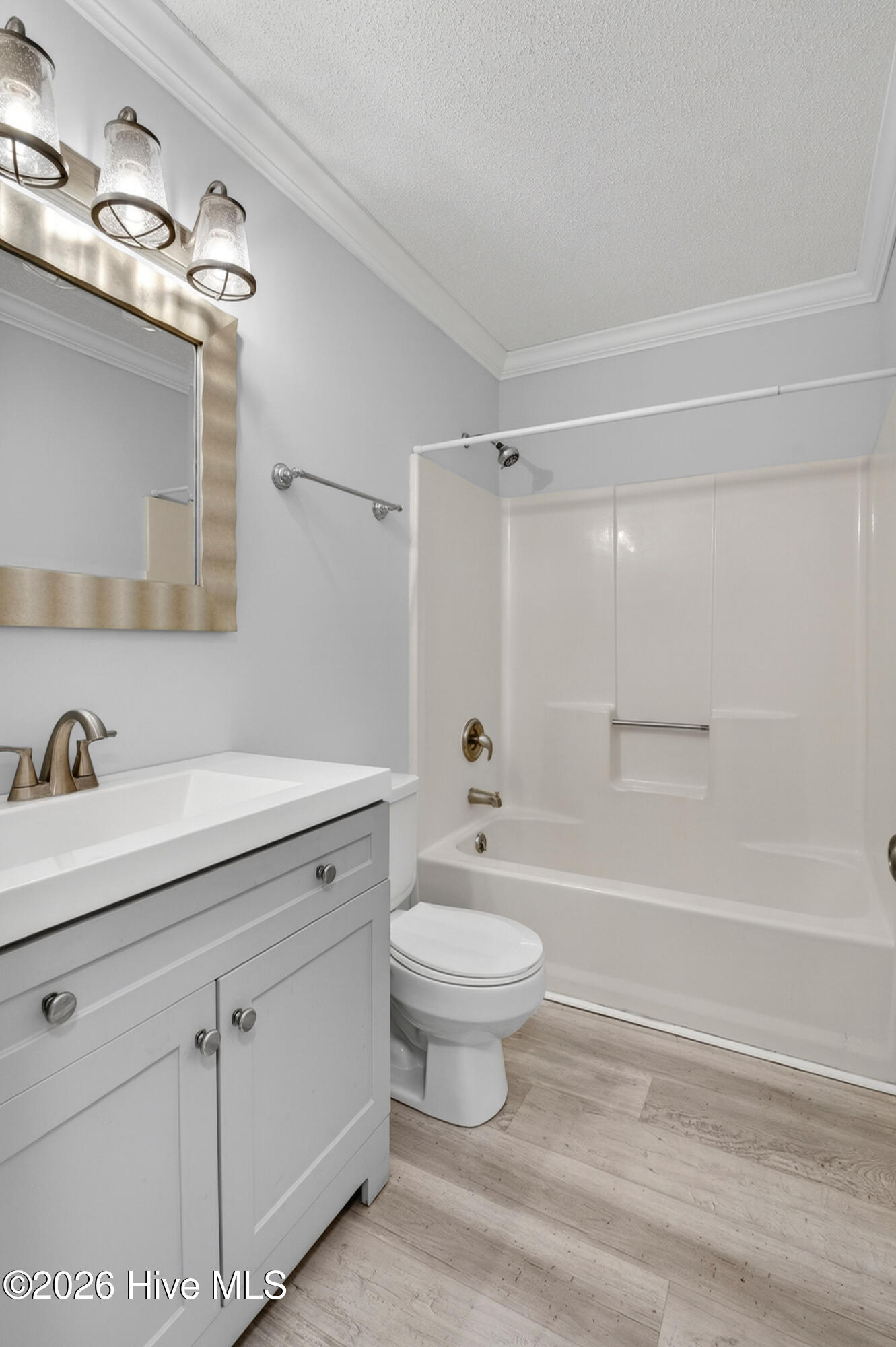 100569384 | Photo 19