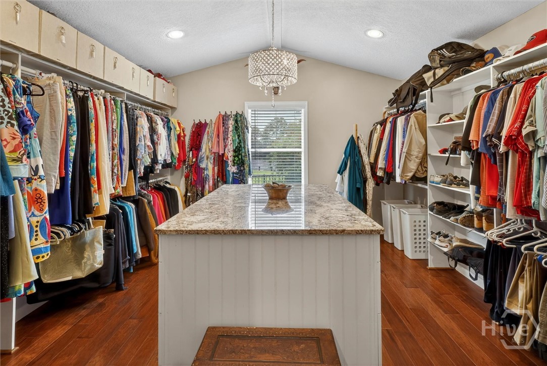 Primary suite closet