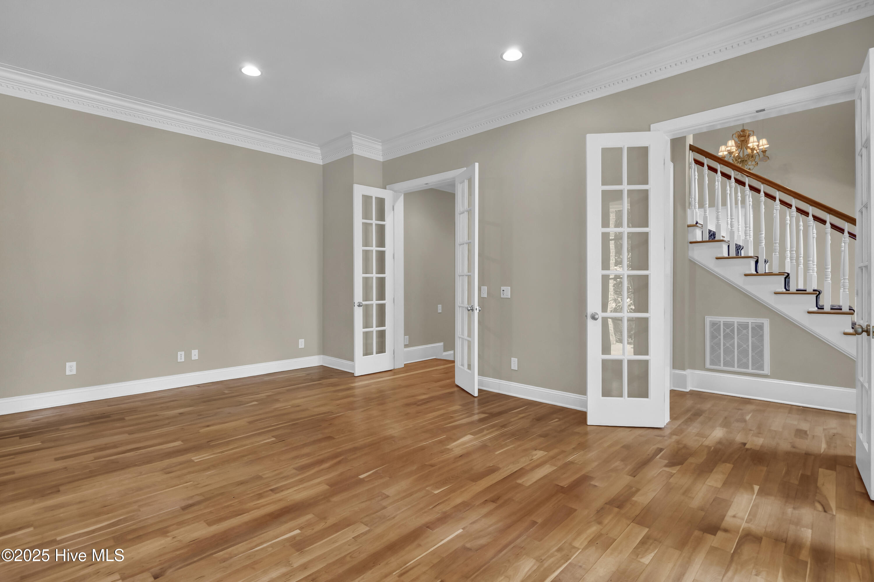 100552605 | Photo 19