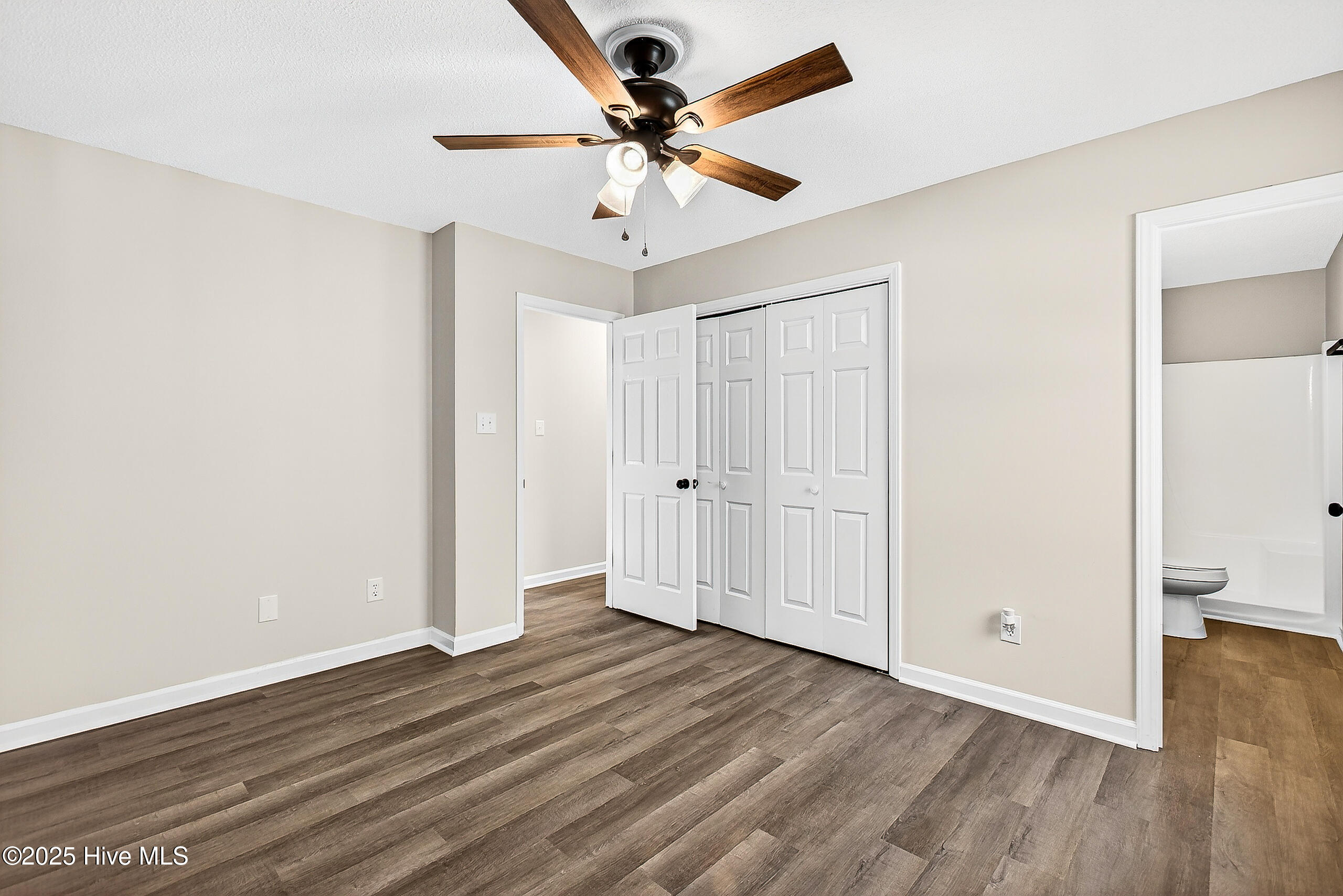 100543296 | Photo 15