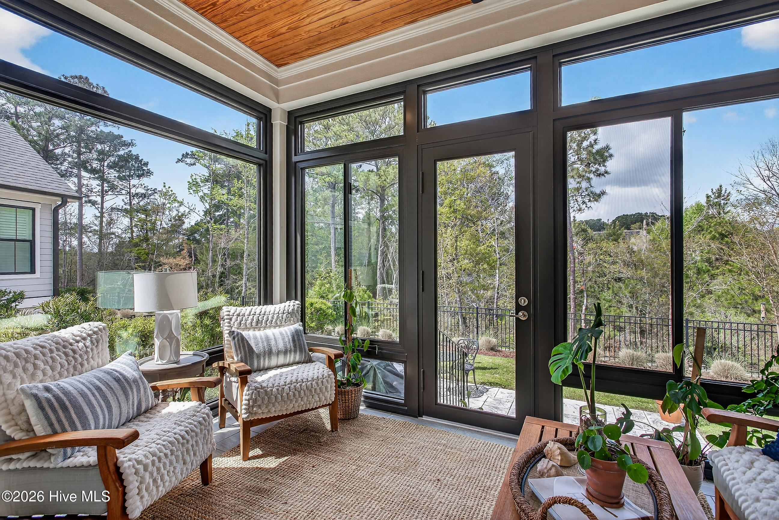 100564541 | Photo 25