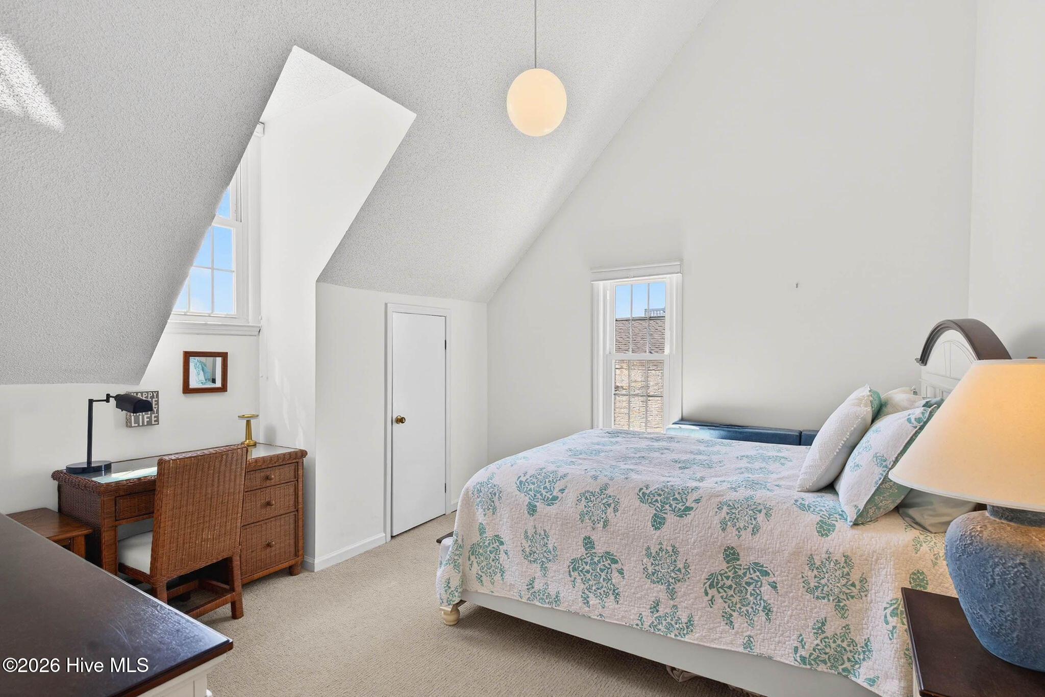 100564703 | Photo 26