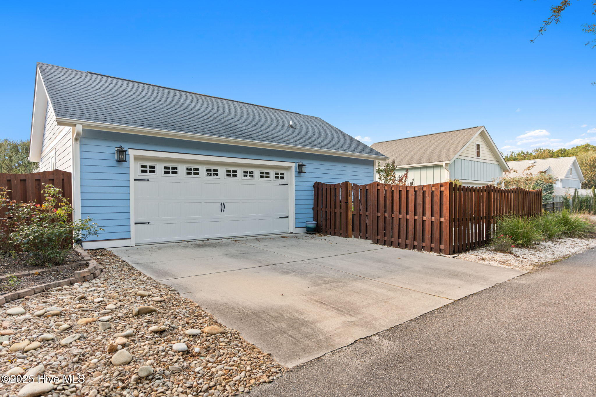 100569449 | Photo 71