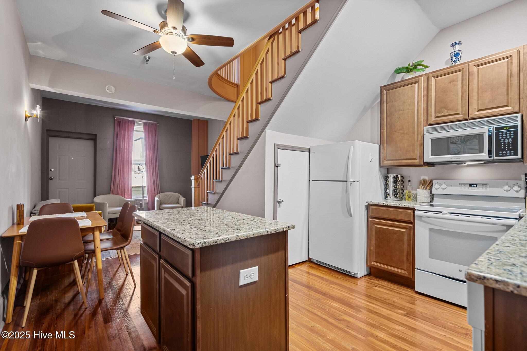 100544405 | Photo 14