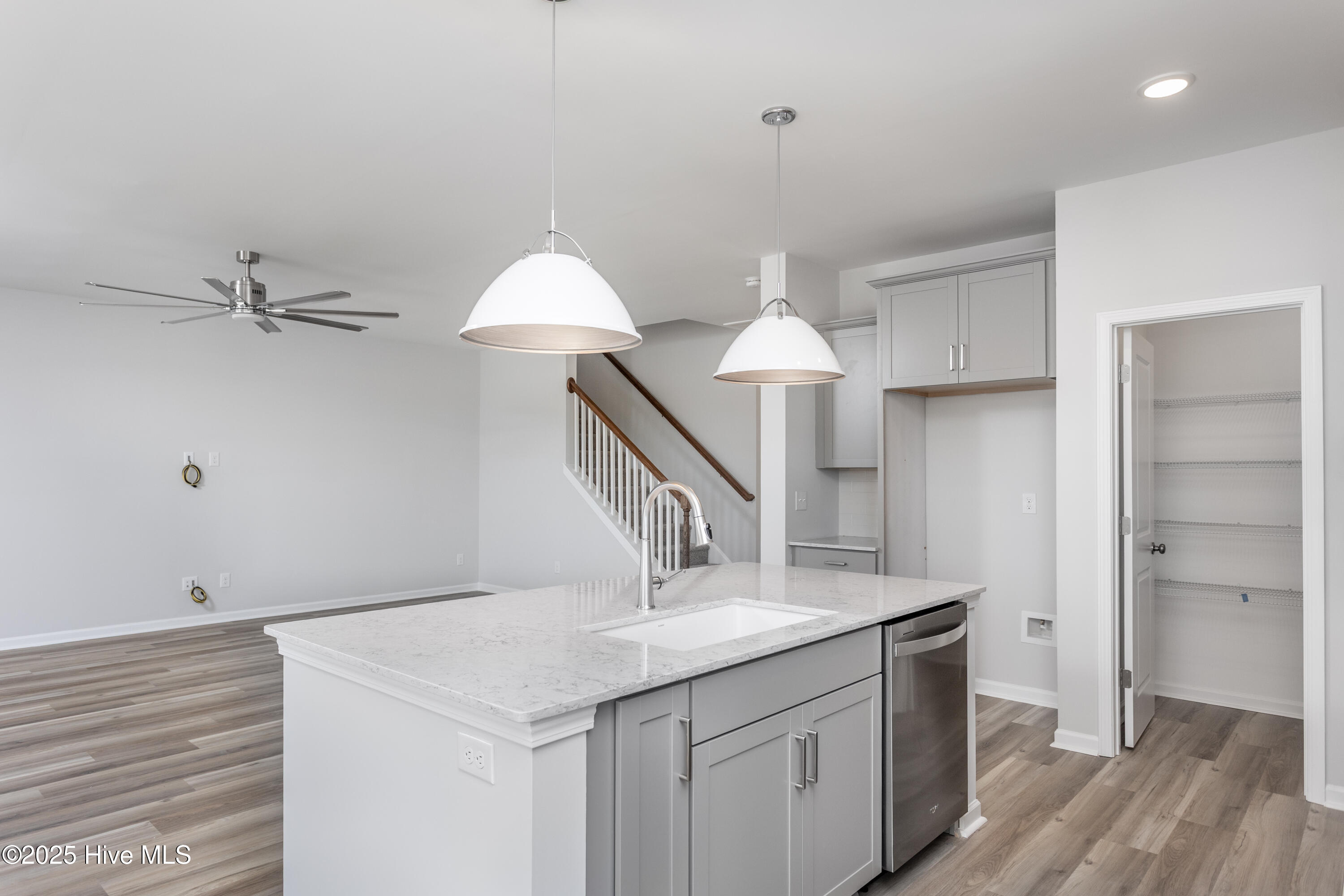 100505784 | Photo 12