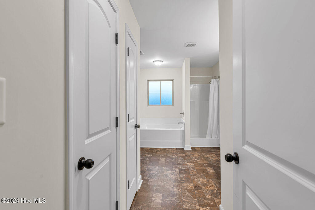 100565777 | Photo 23