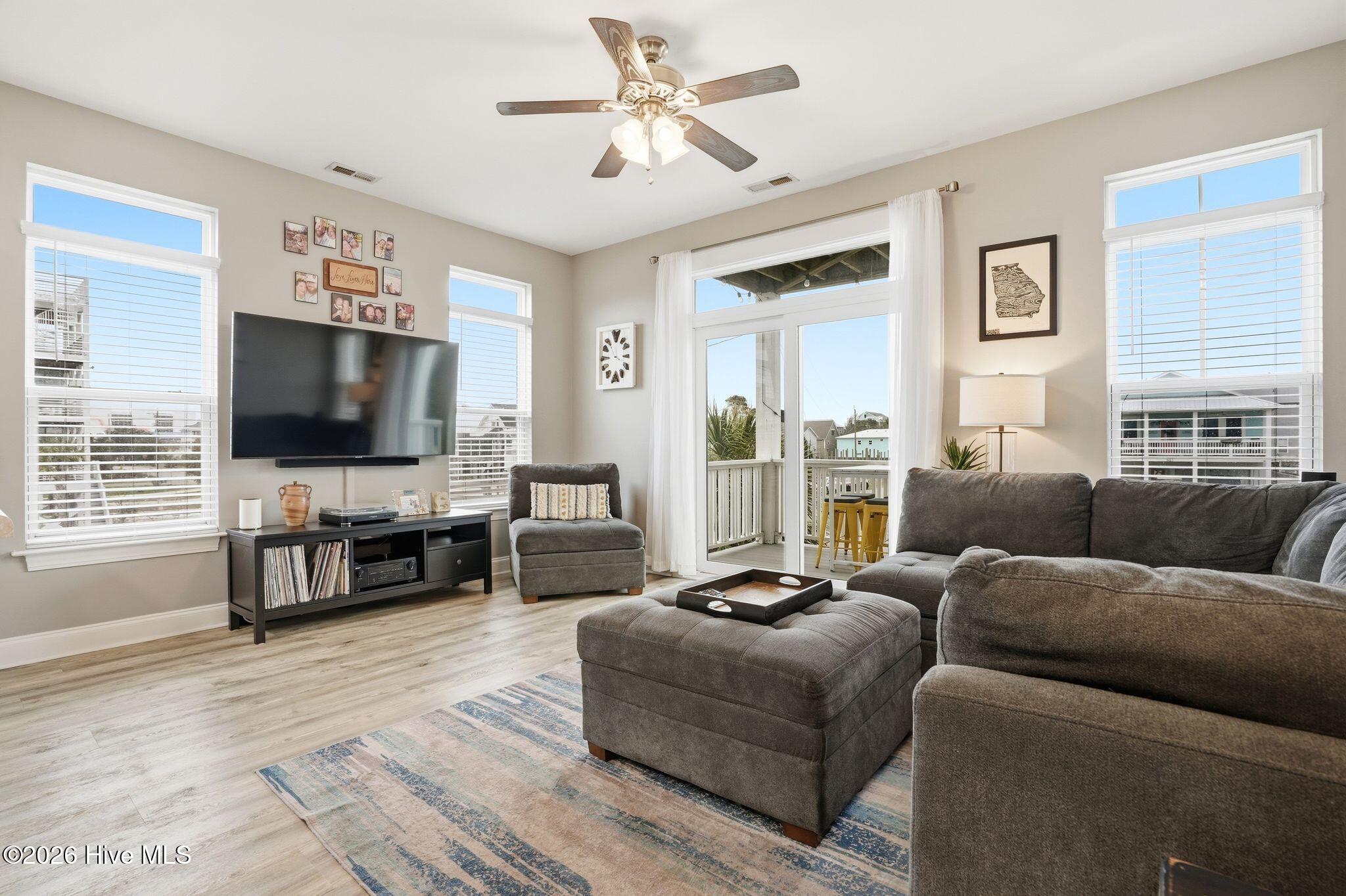 100558229 | Photo 14