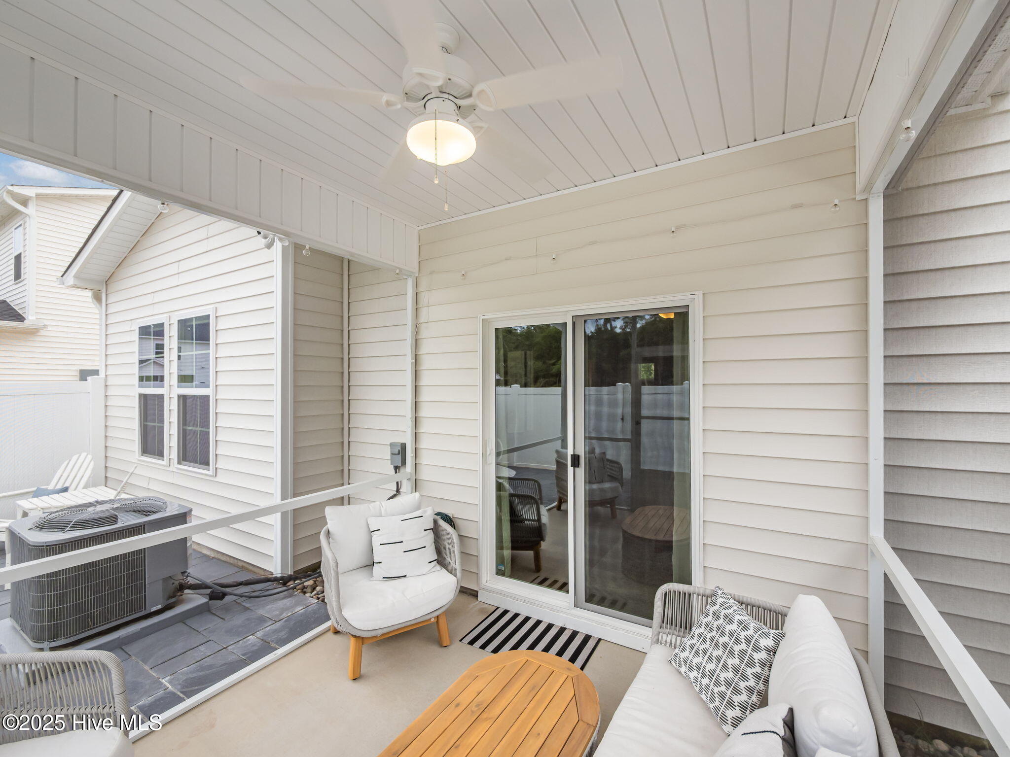 100546187 | Photo 16