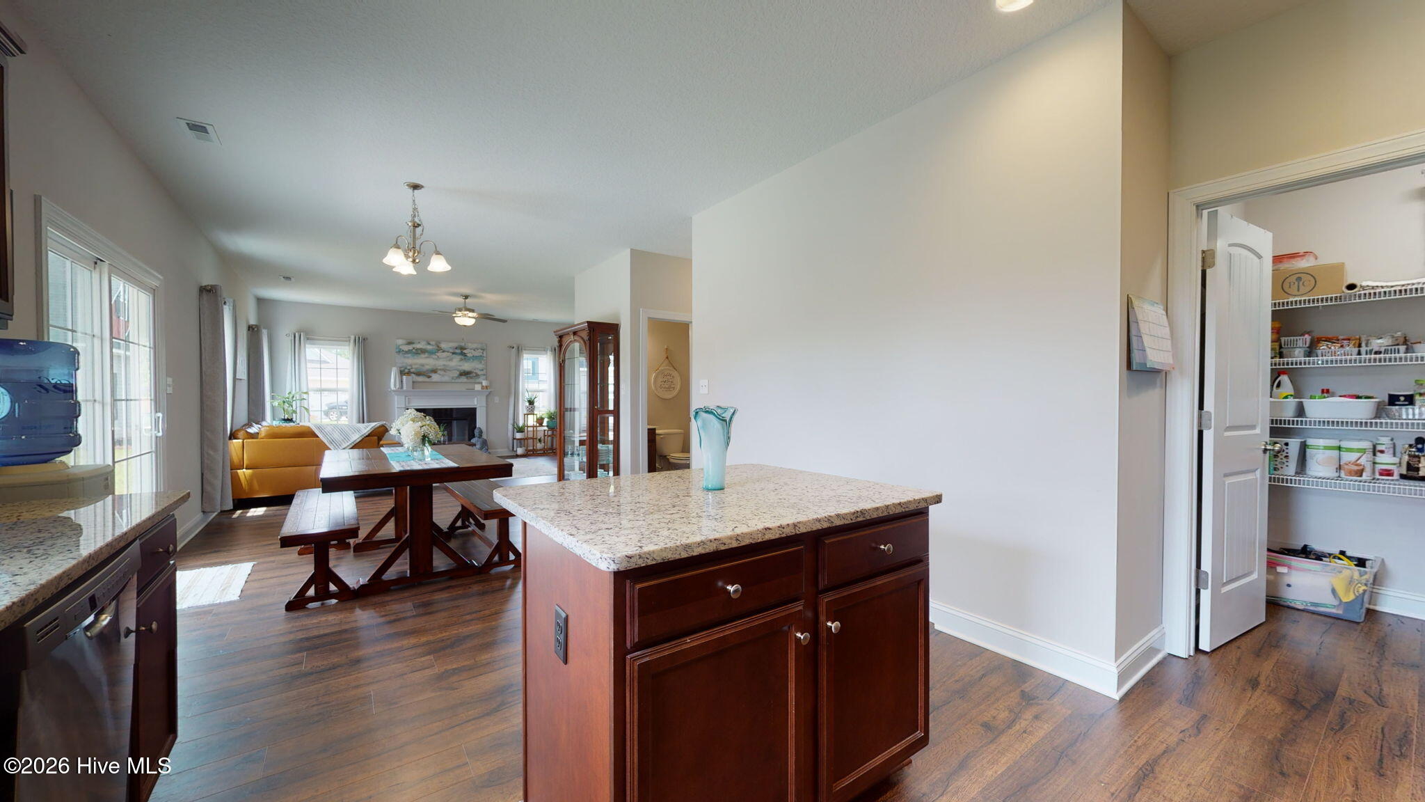 100558760 | Photo 13