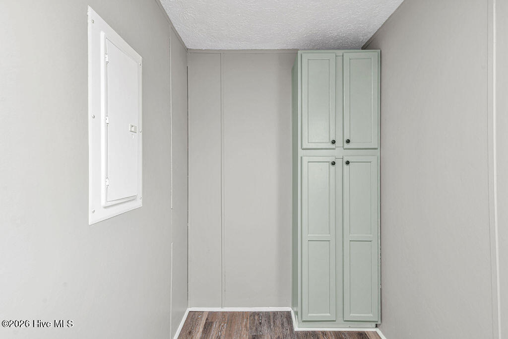 100561442 | Photo 24