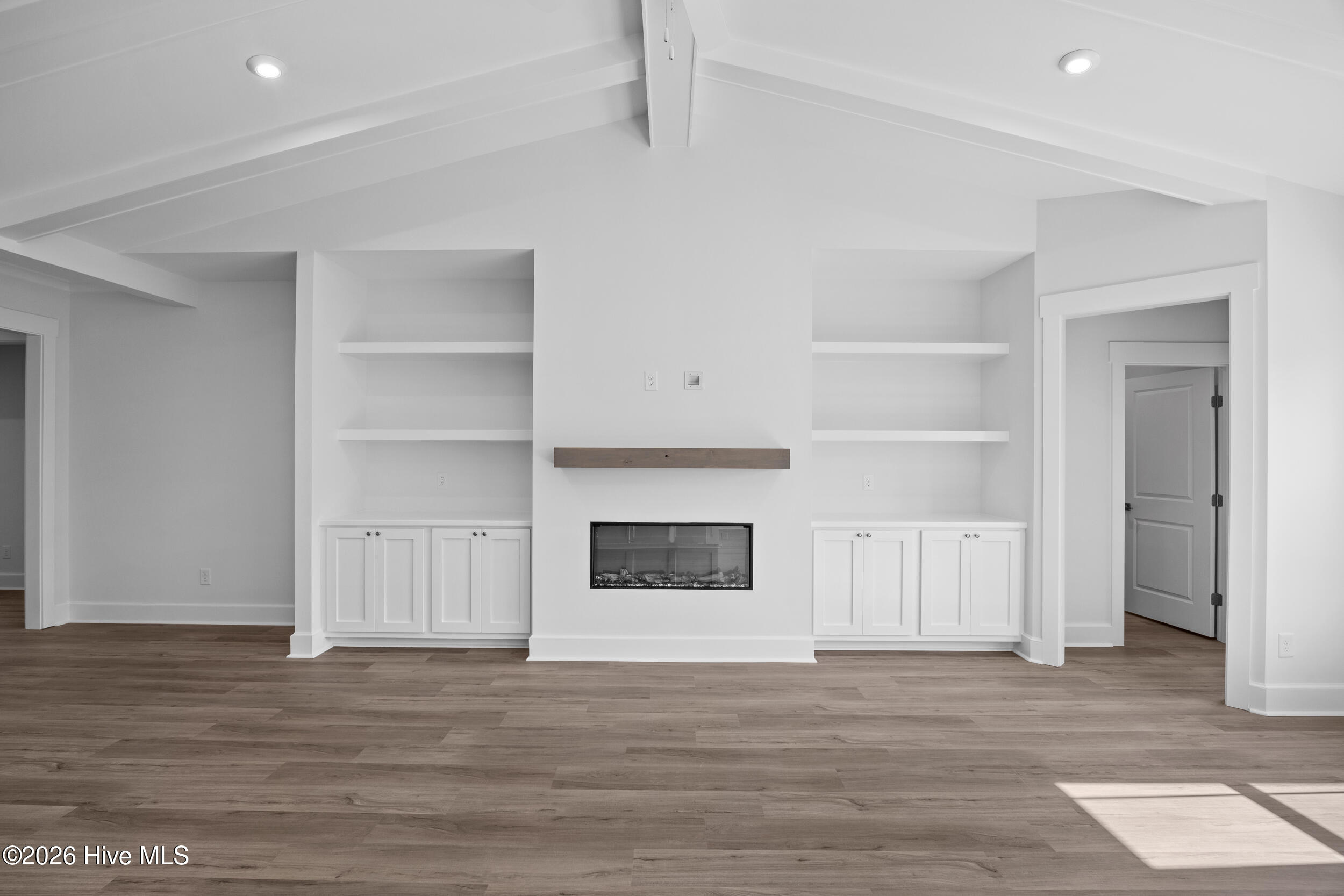 100551079 | Photo 15