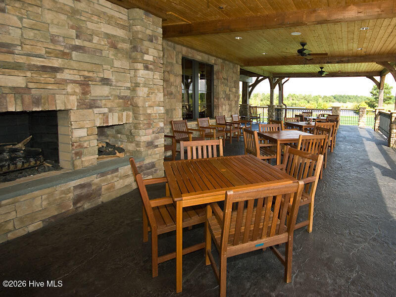 100560643 | Photo 17