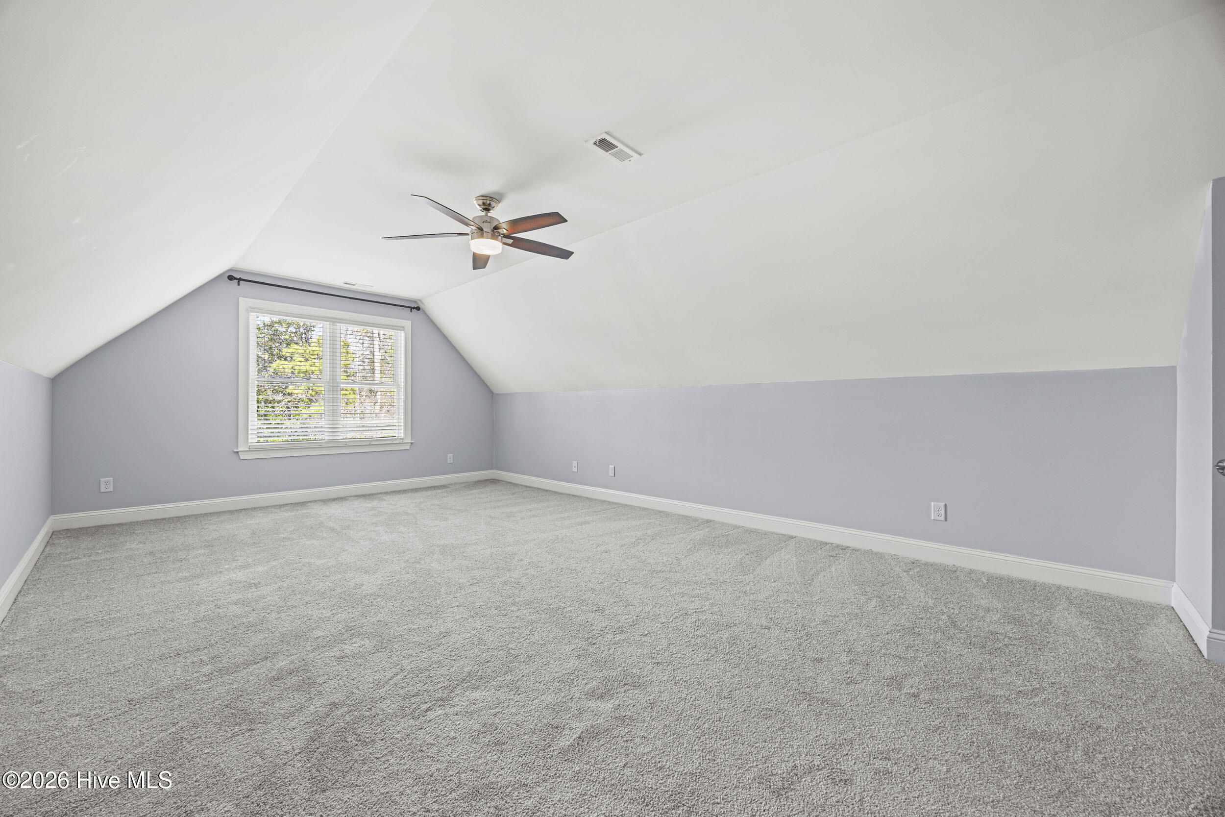 100550932 | Photo 42