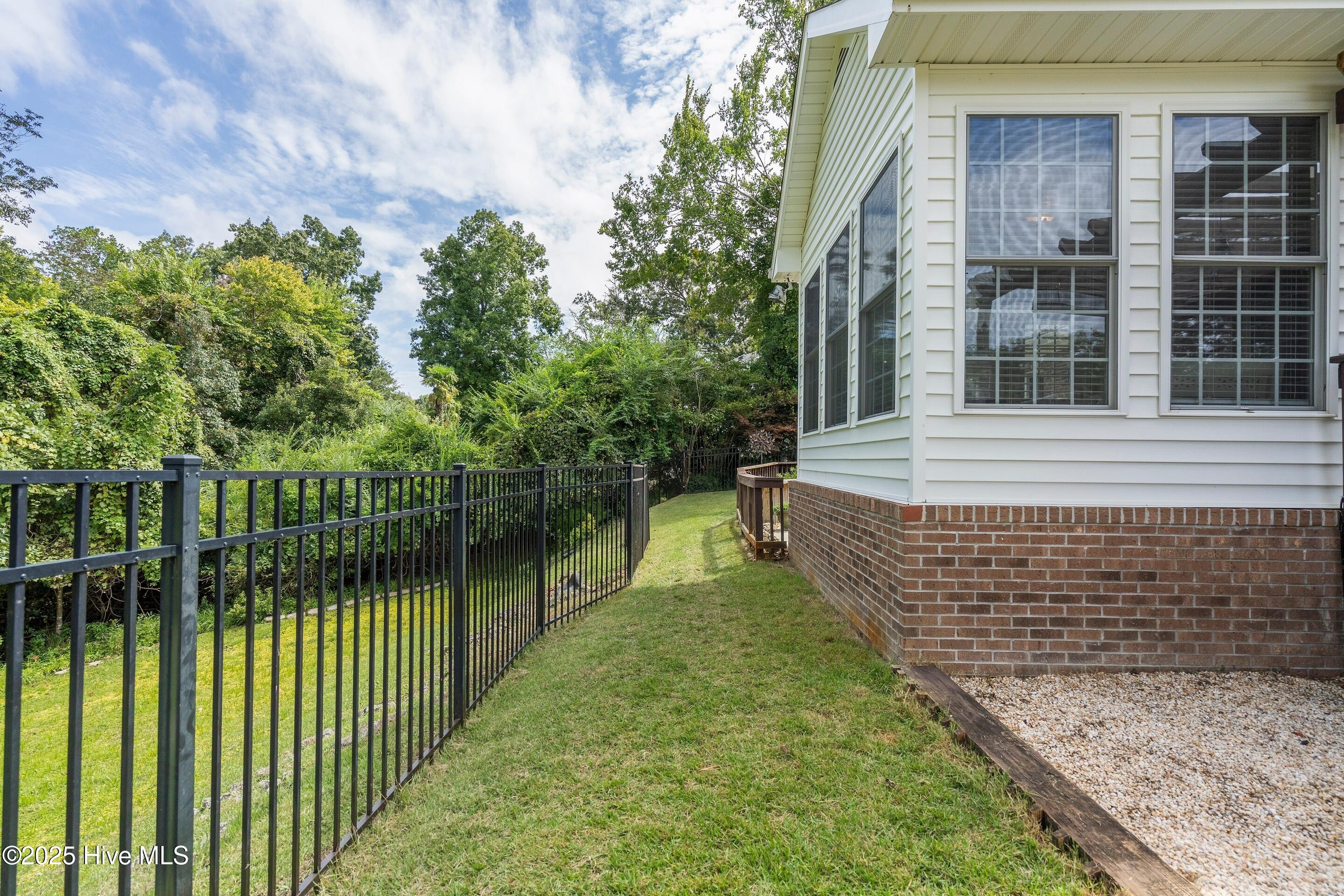 100530044 | Photo 49