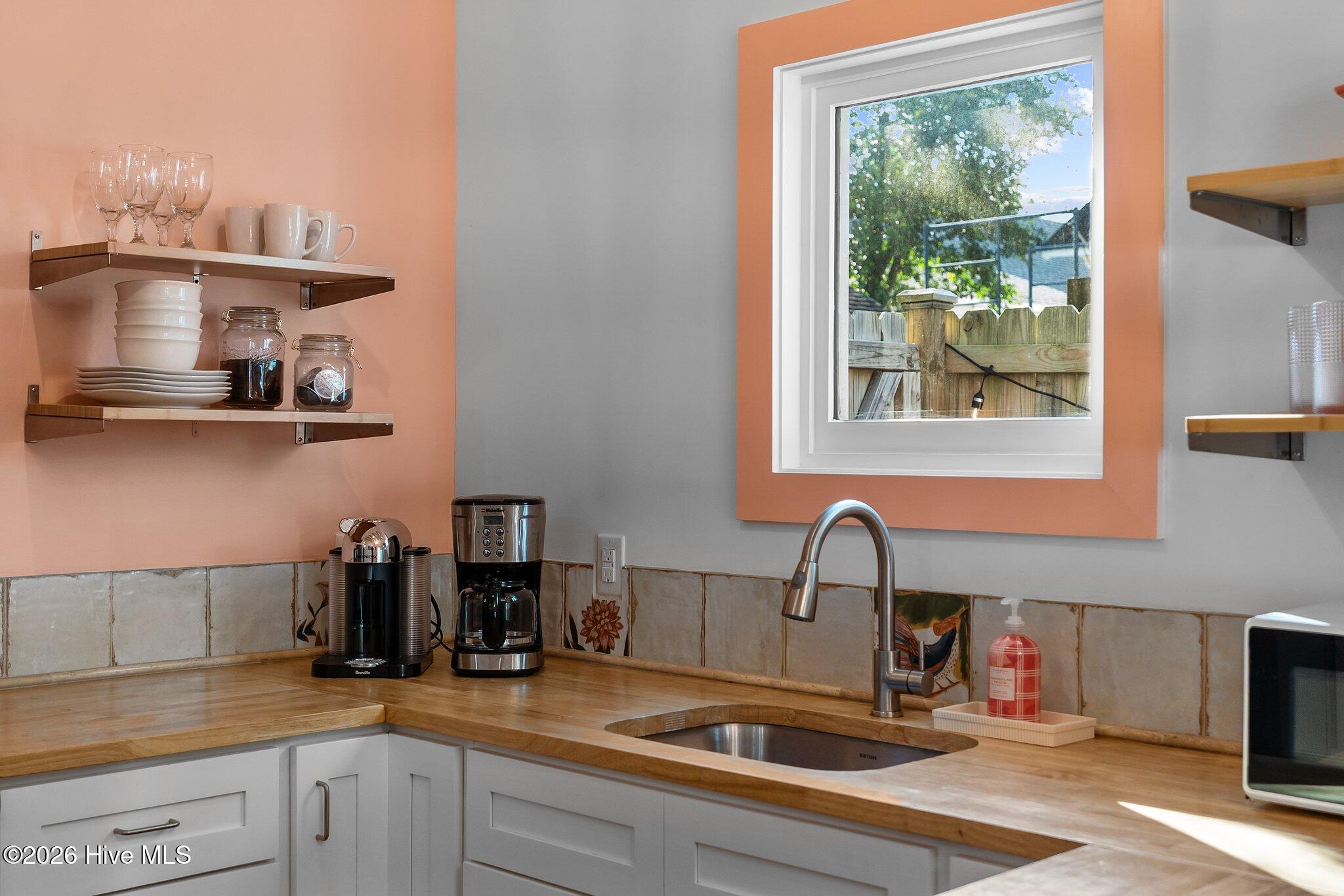 100566277 | Photo 43