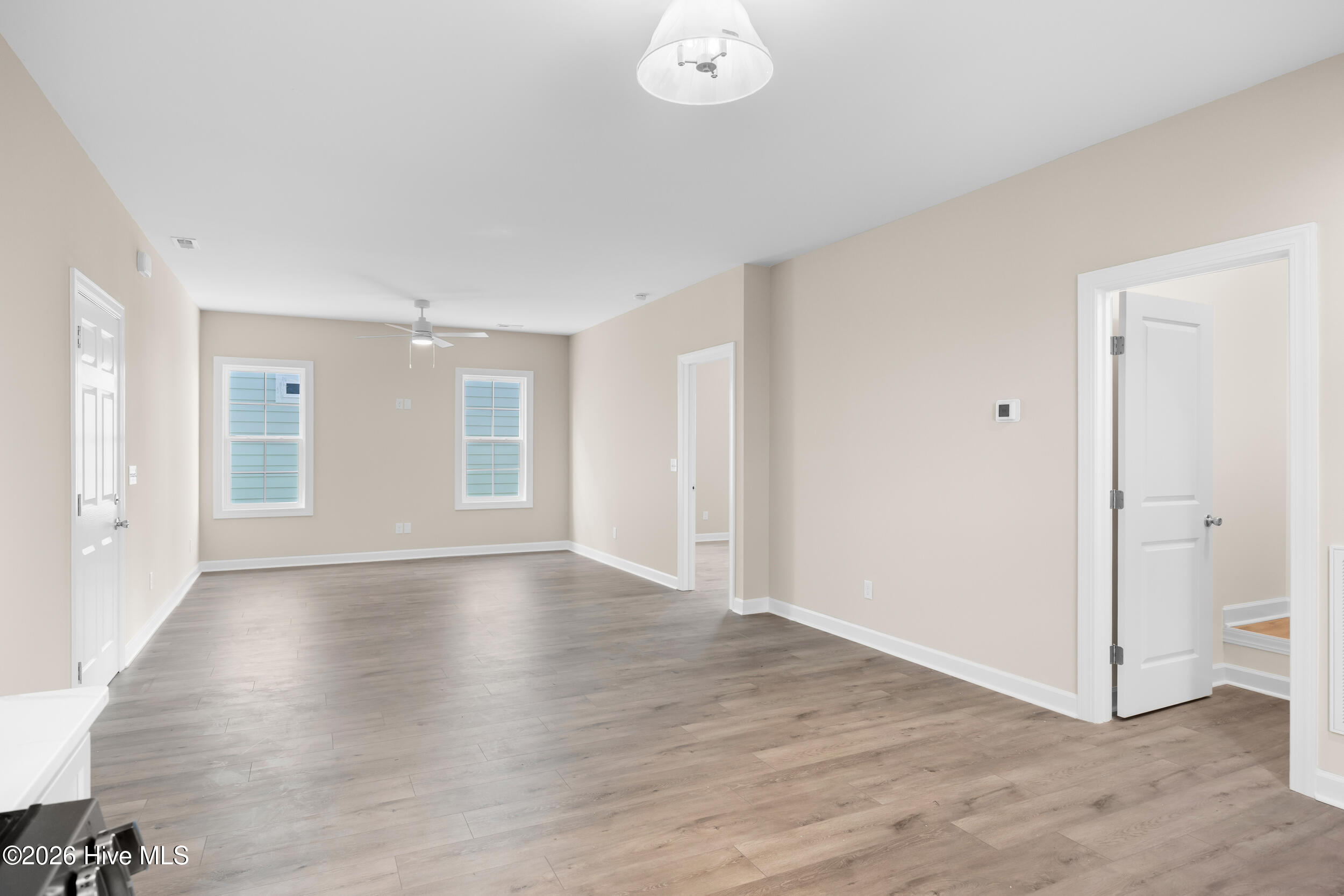 100545862 | Photo 10