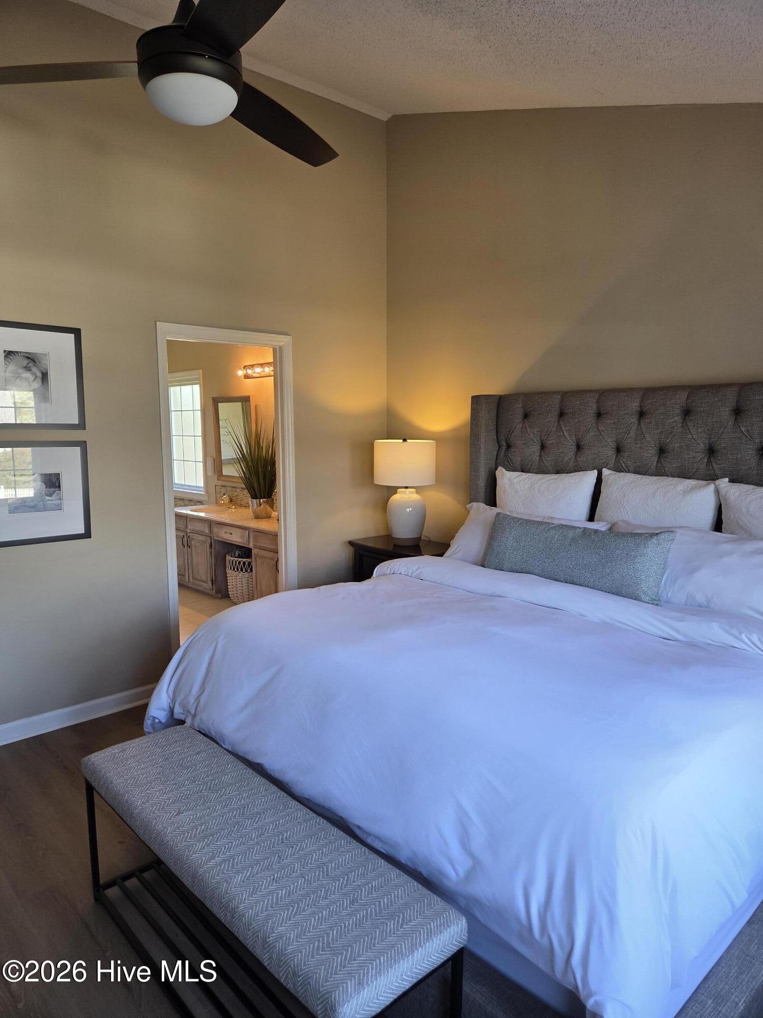 100560651 | Photo 11