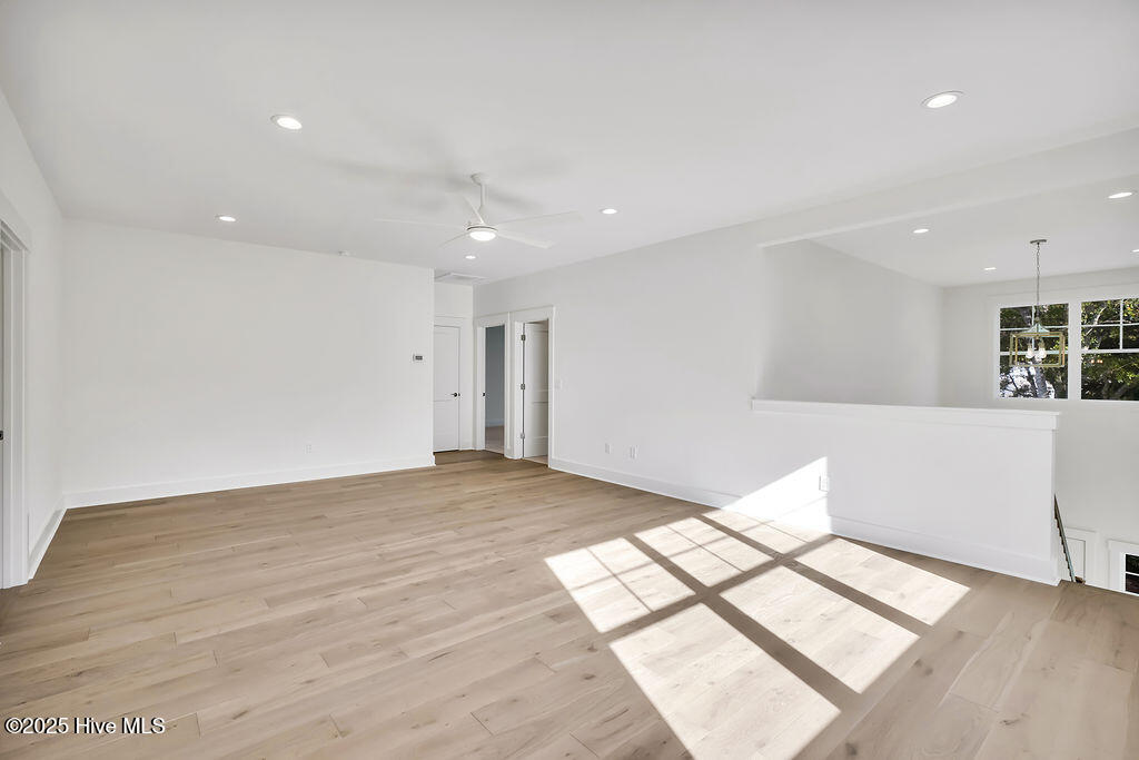 100516438 | Photo 25