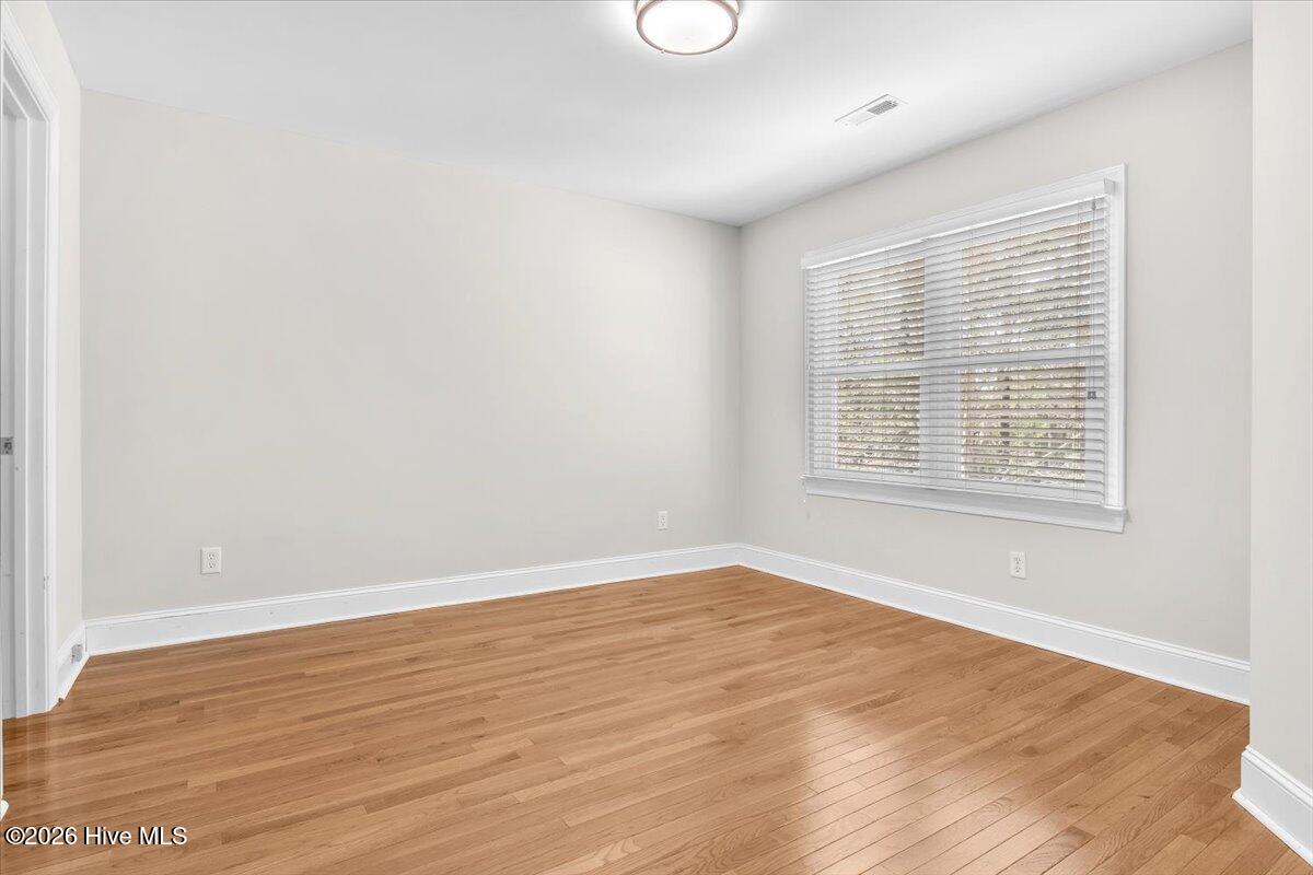 100564445 | Photo 40