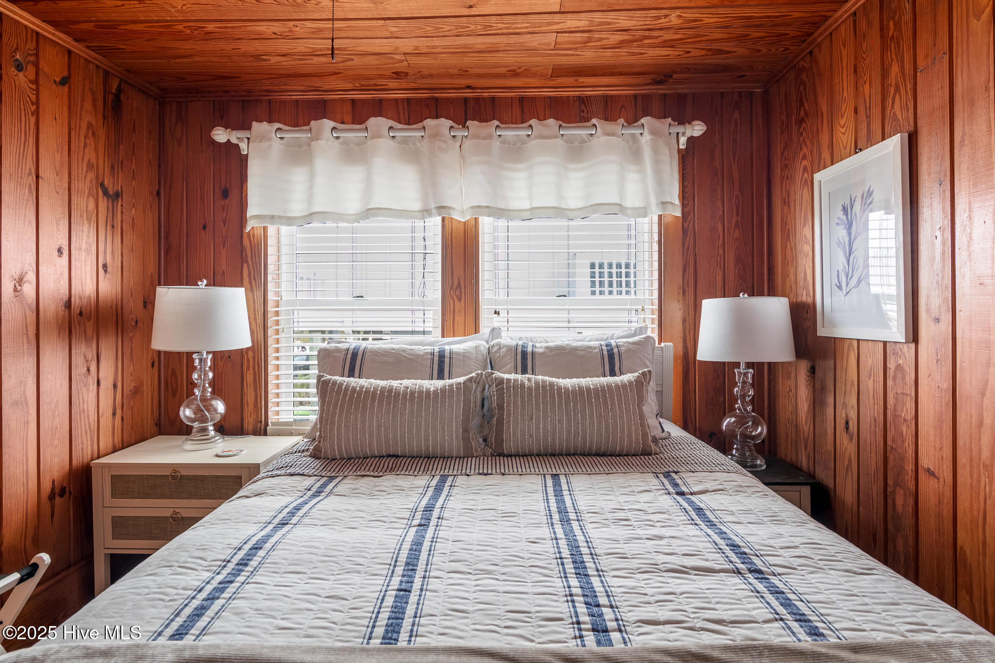 100521832 | Photo 24