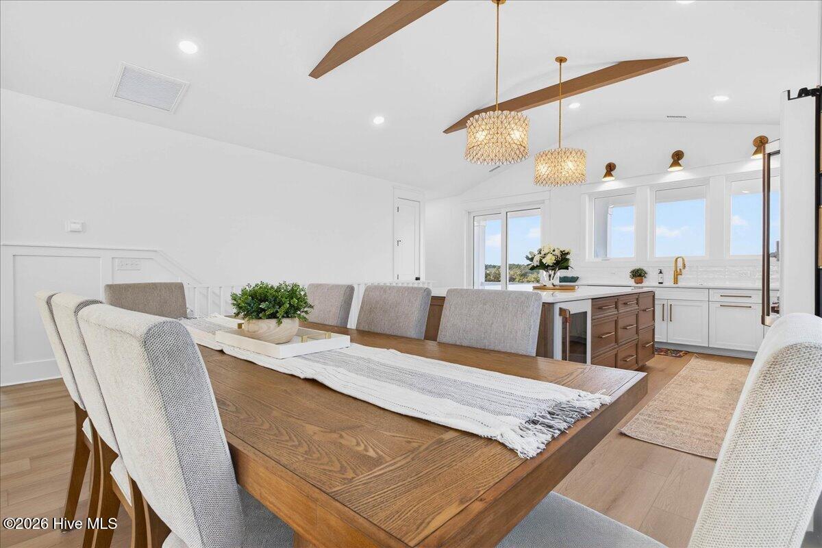 100543299 | Photo 38