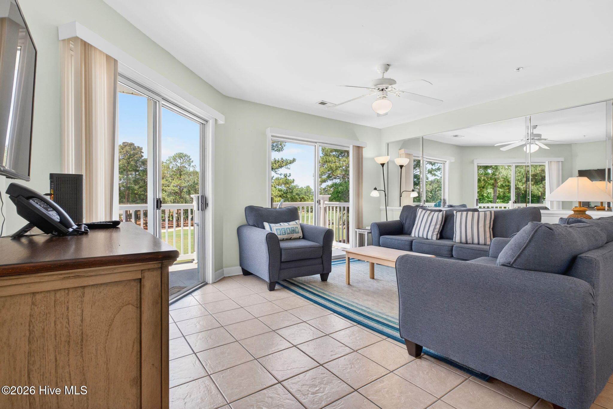 100569231 | Photo 23