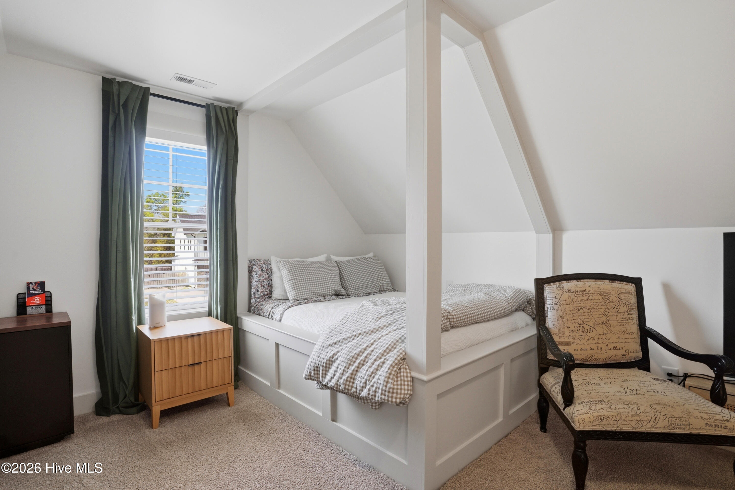 100561504 | Photo 32