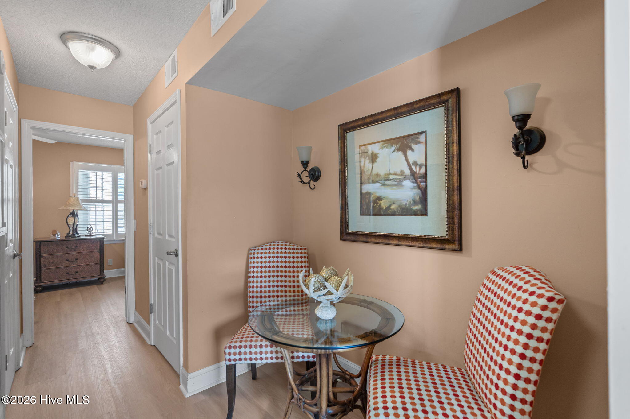 100523190 | Photo 23