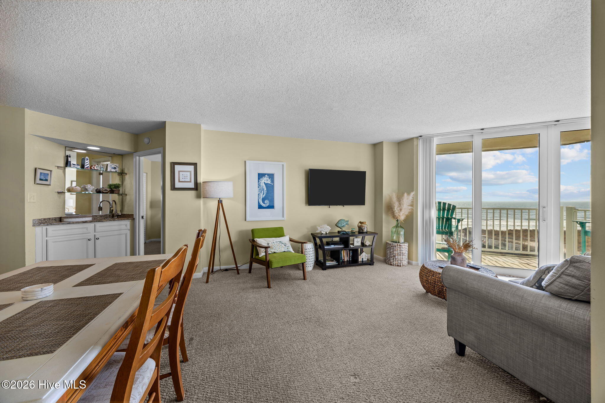 100550416 | Photo 13