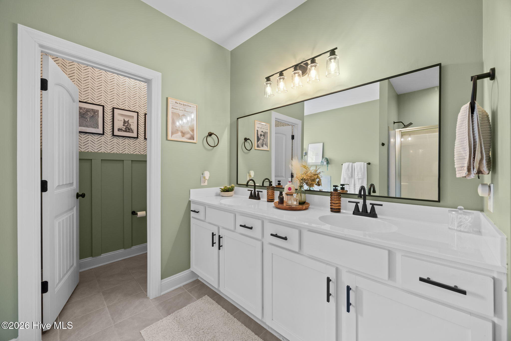 100556491 | Photo 24