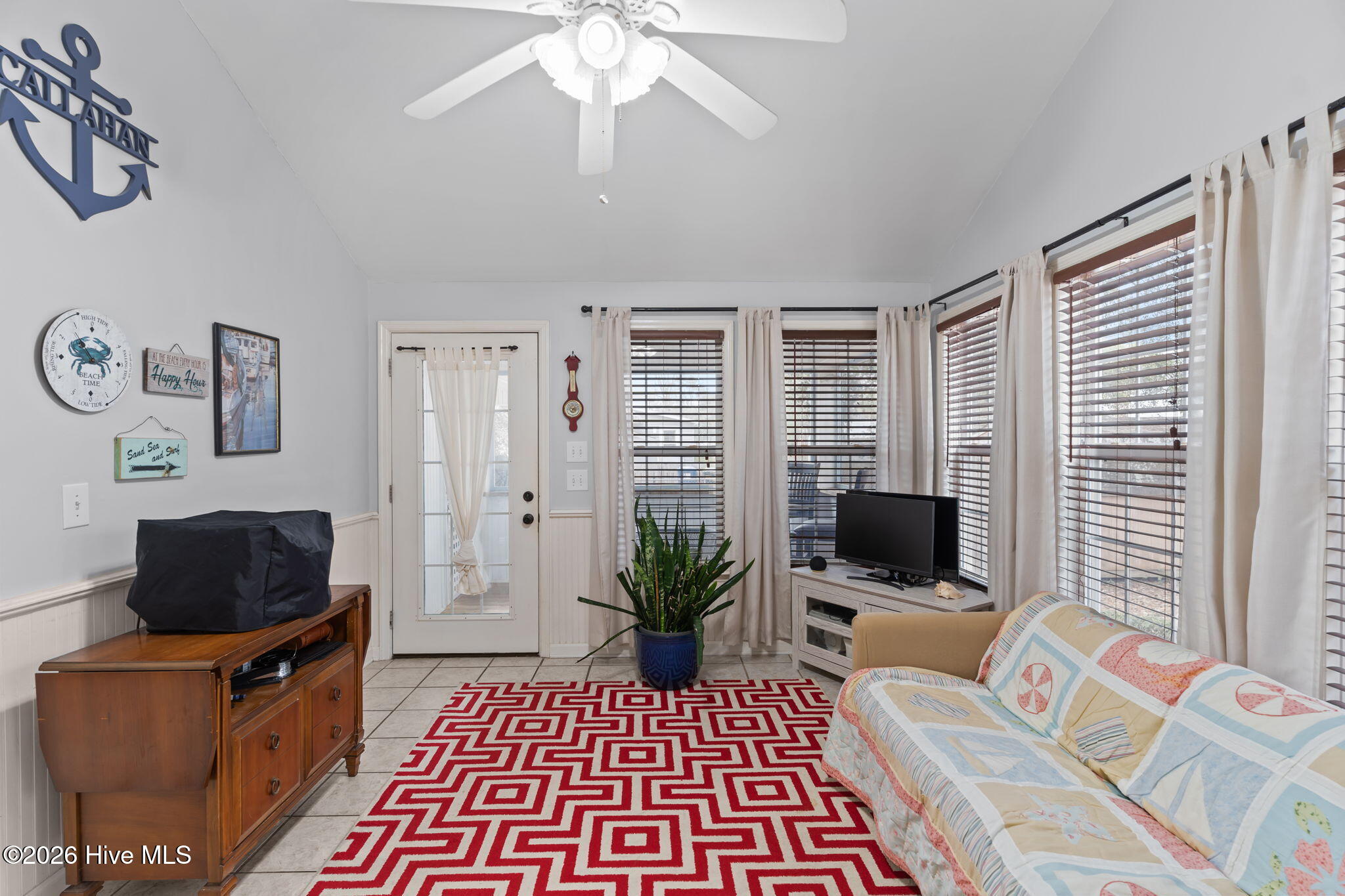 100556876 | Photo 31