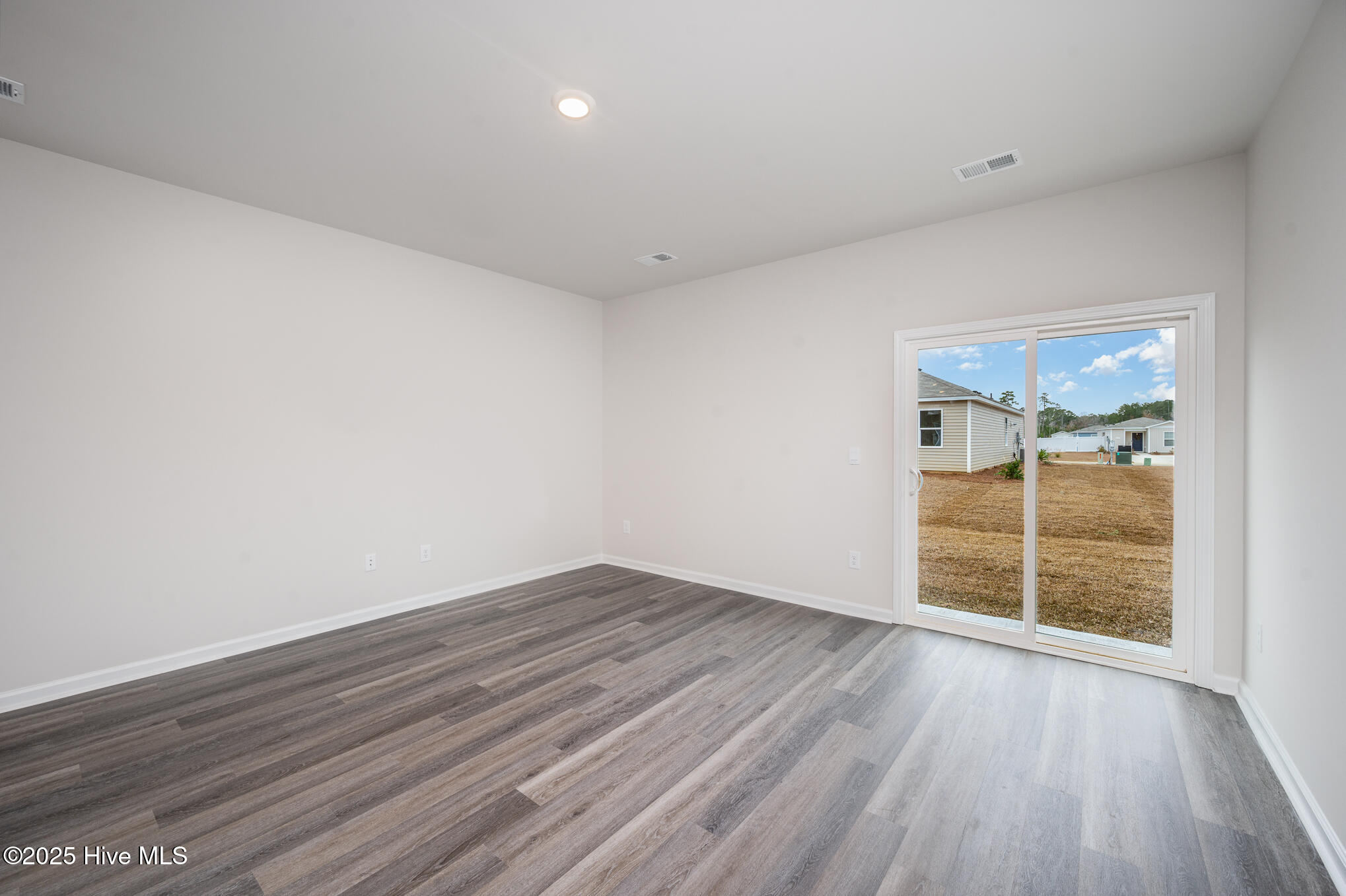 100527683 | Photo 10