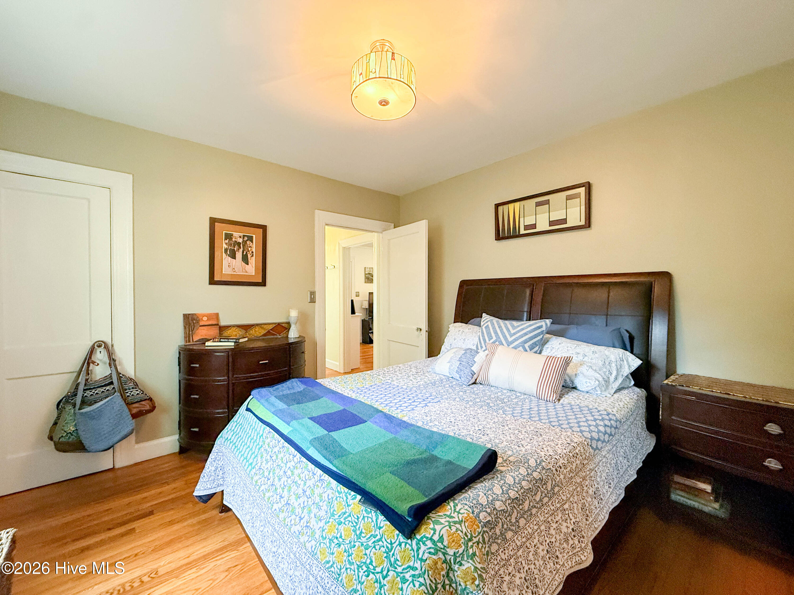 100560298 | Photo 33