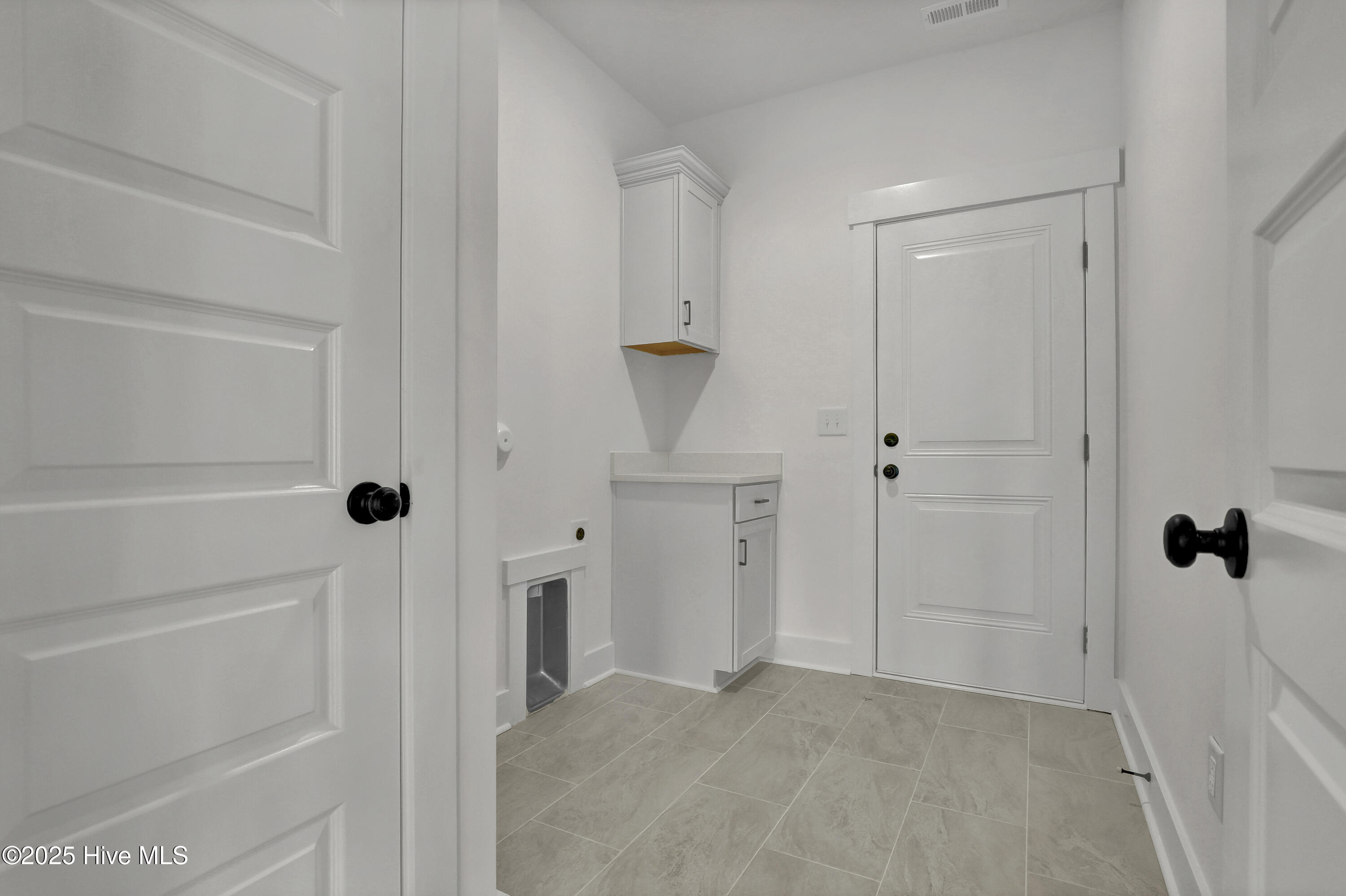 100555105 | Photo 14