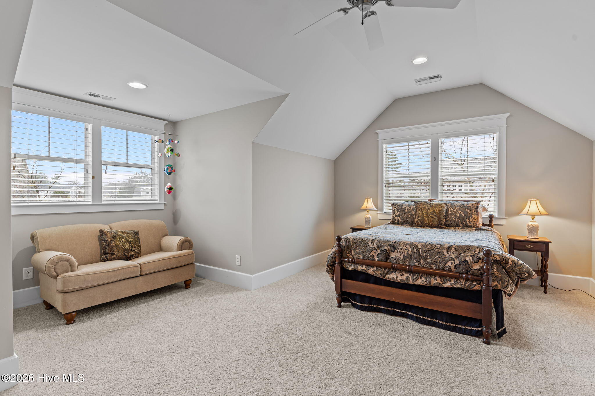 100557705 | Photo 30