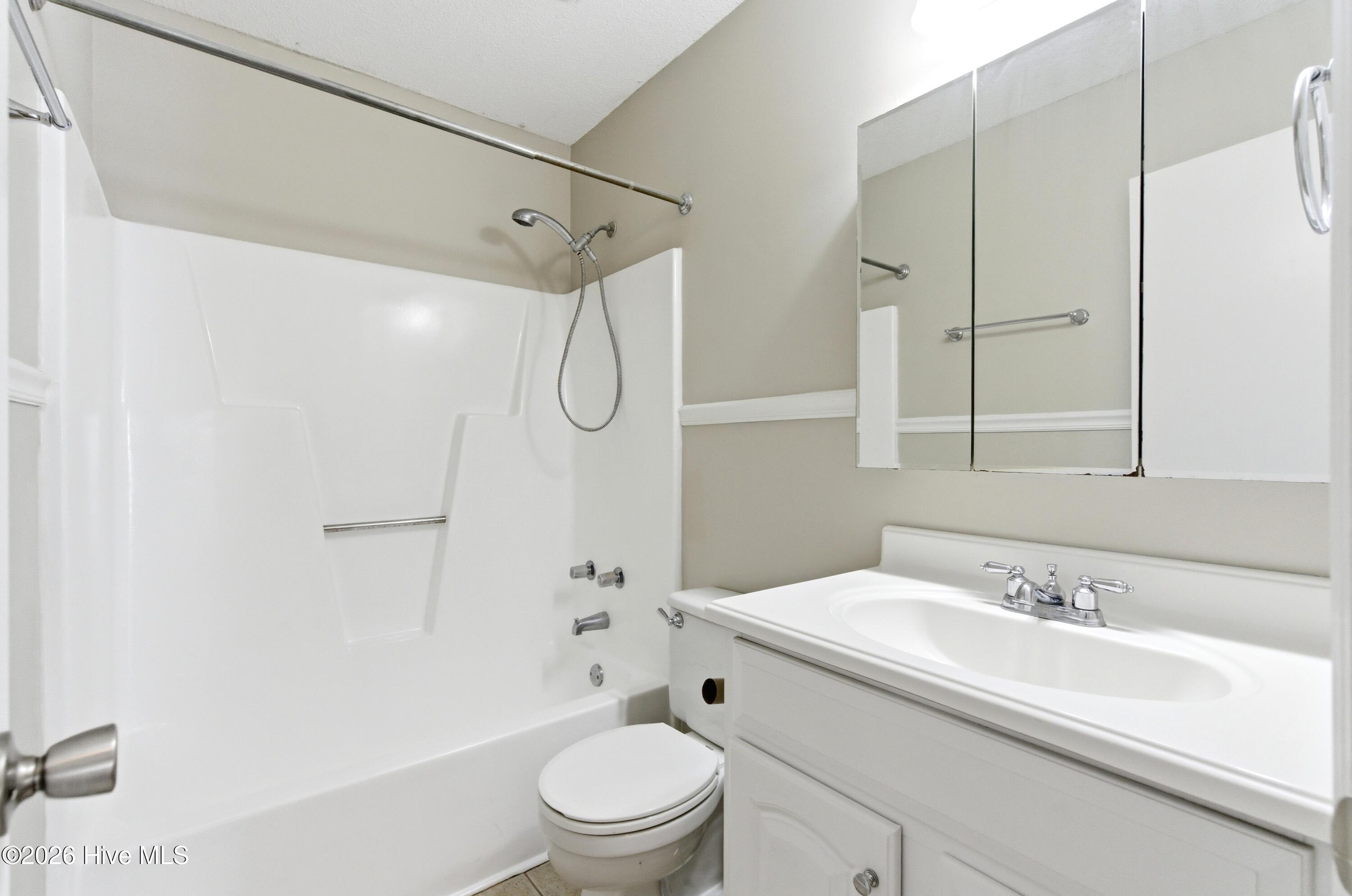 100561176 | Photo 35