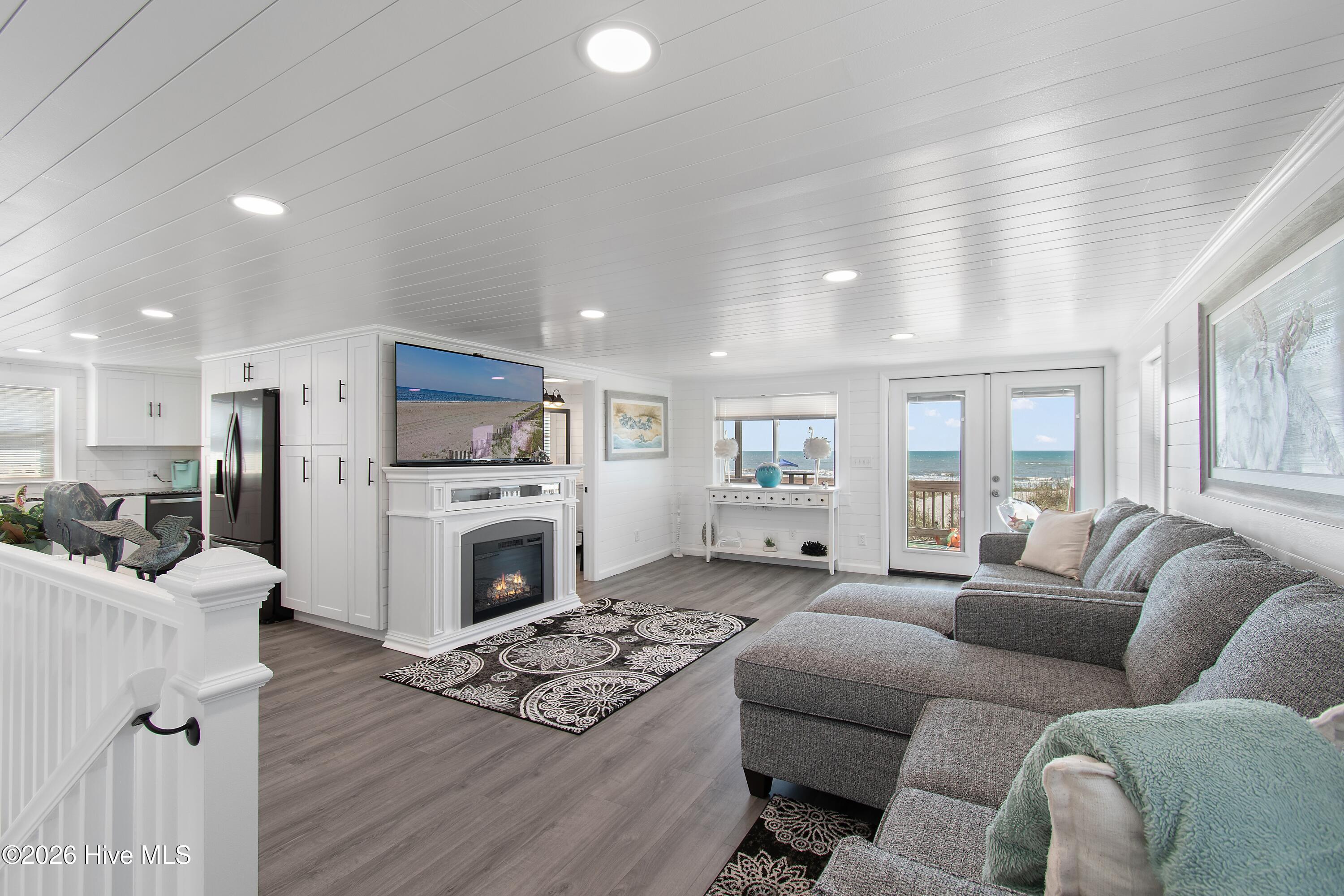 100567968 | Photo 22