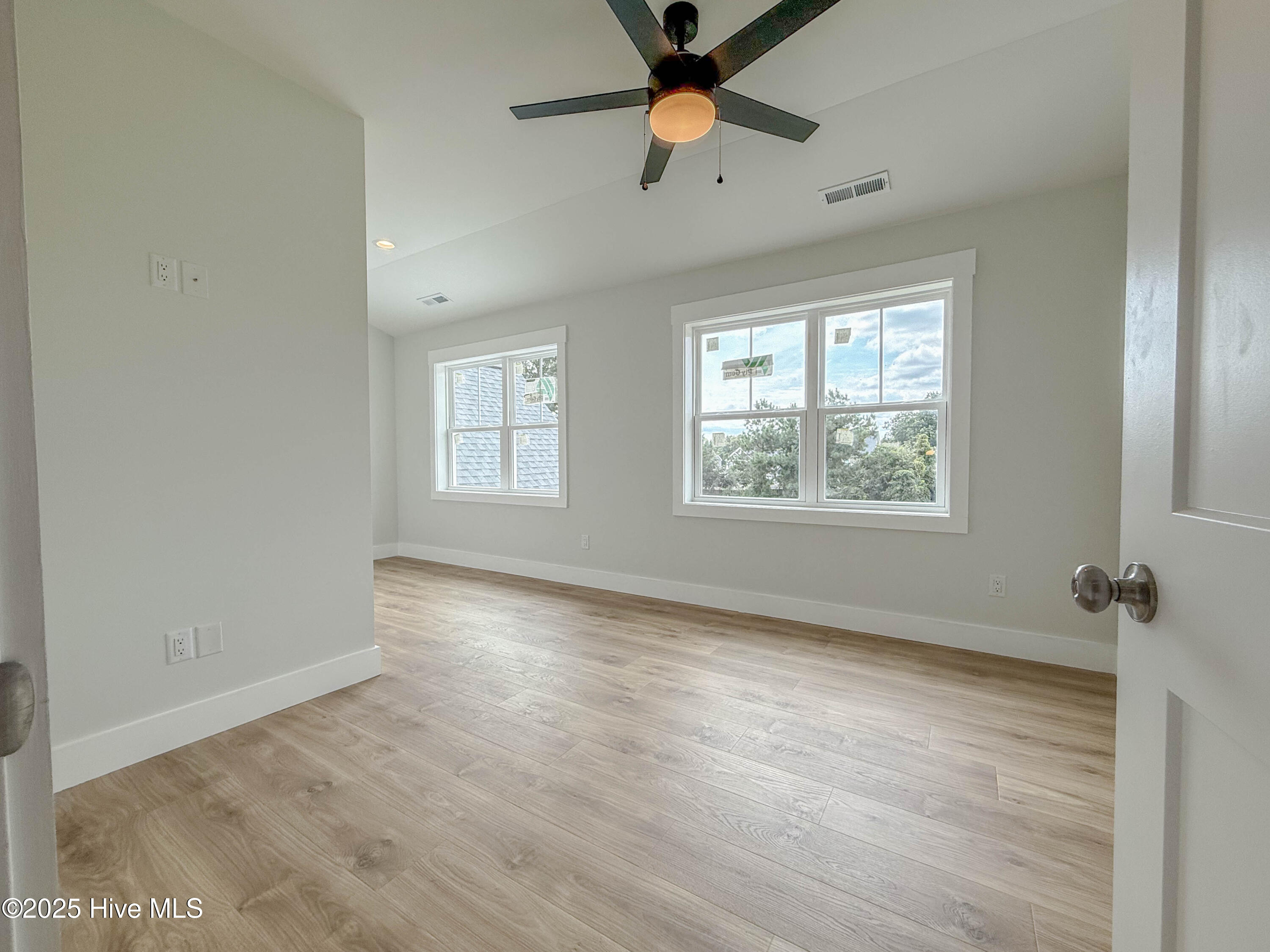 100529852 | Photo 38