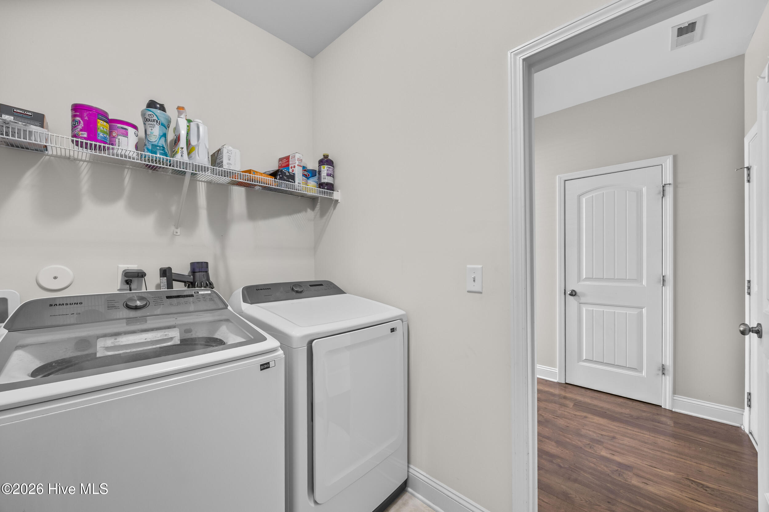 100550084 | Photo 25