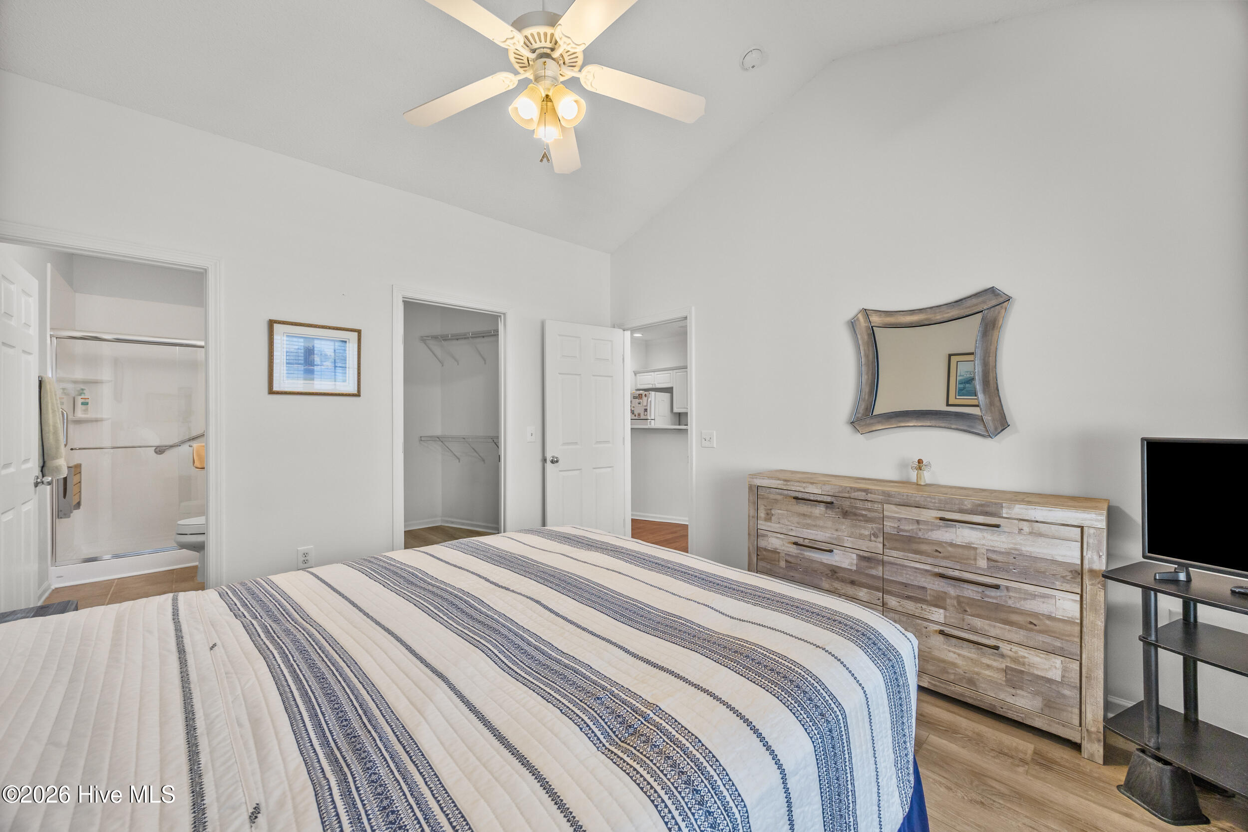 100559872 | Photo 19