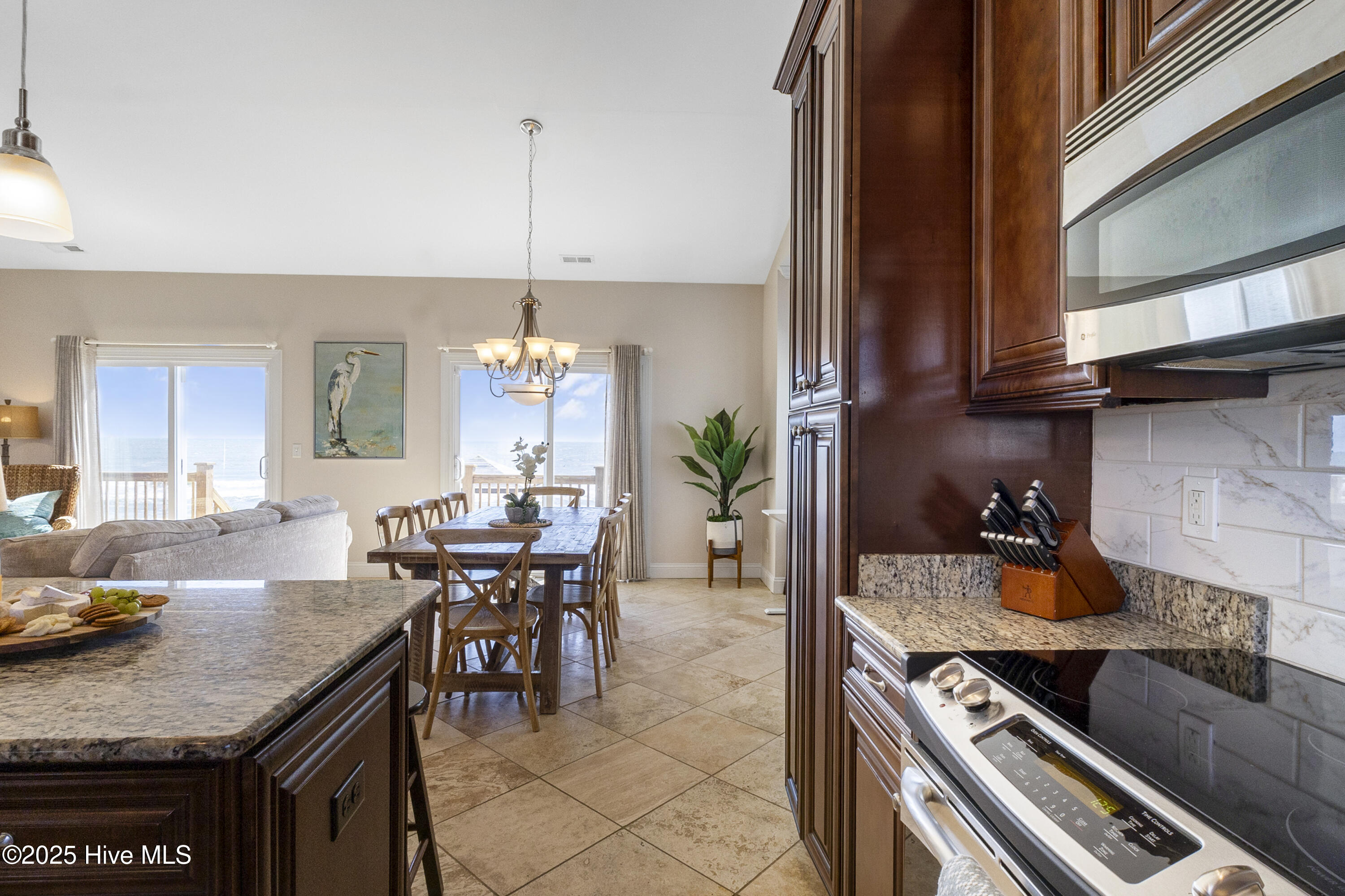 100557333 | Photo 16