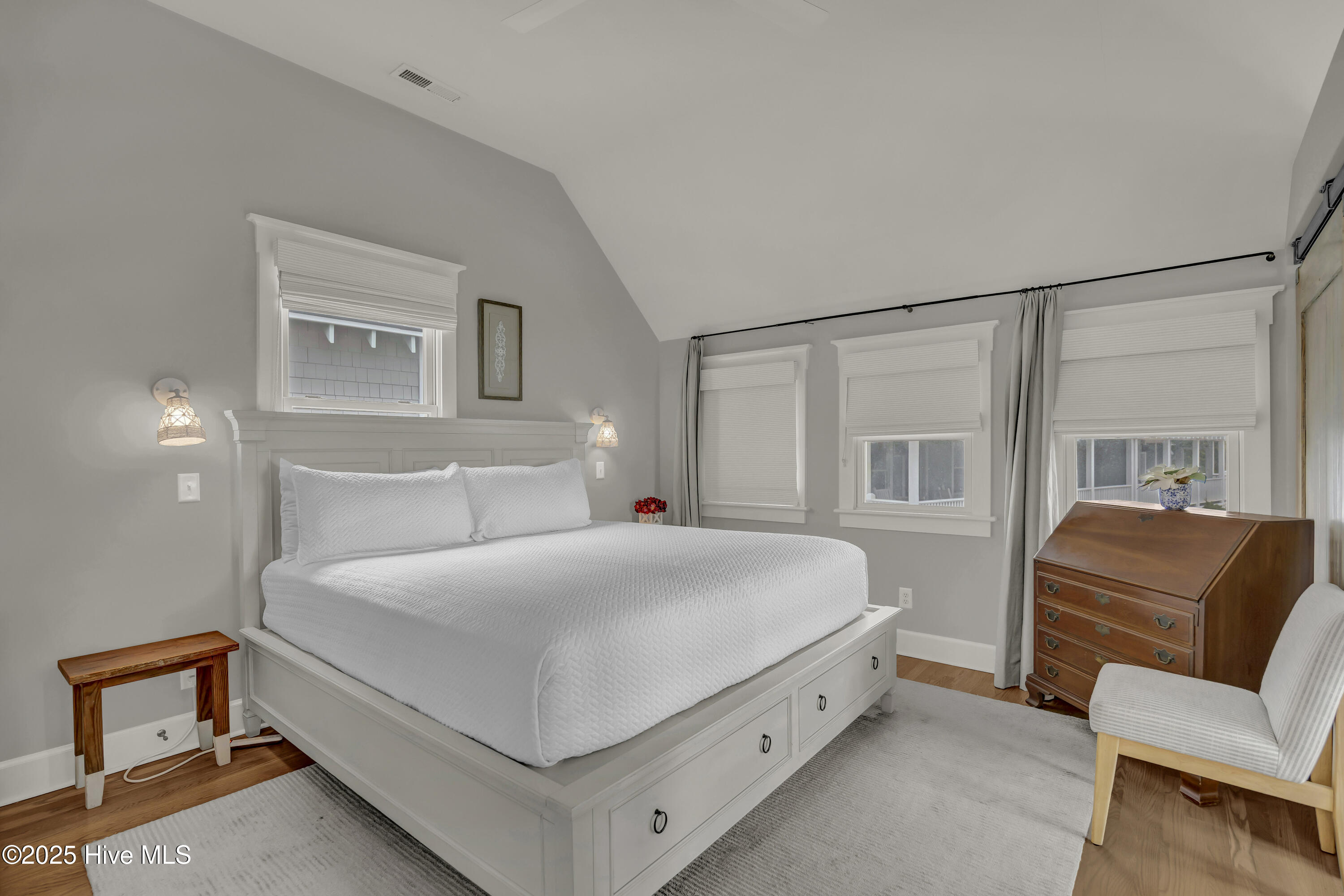 100536845 | Photo 27